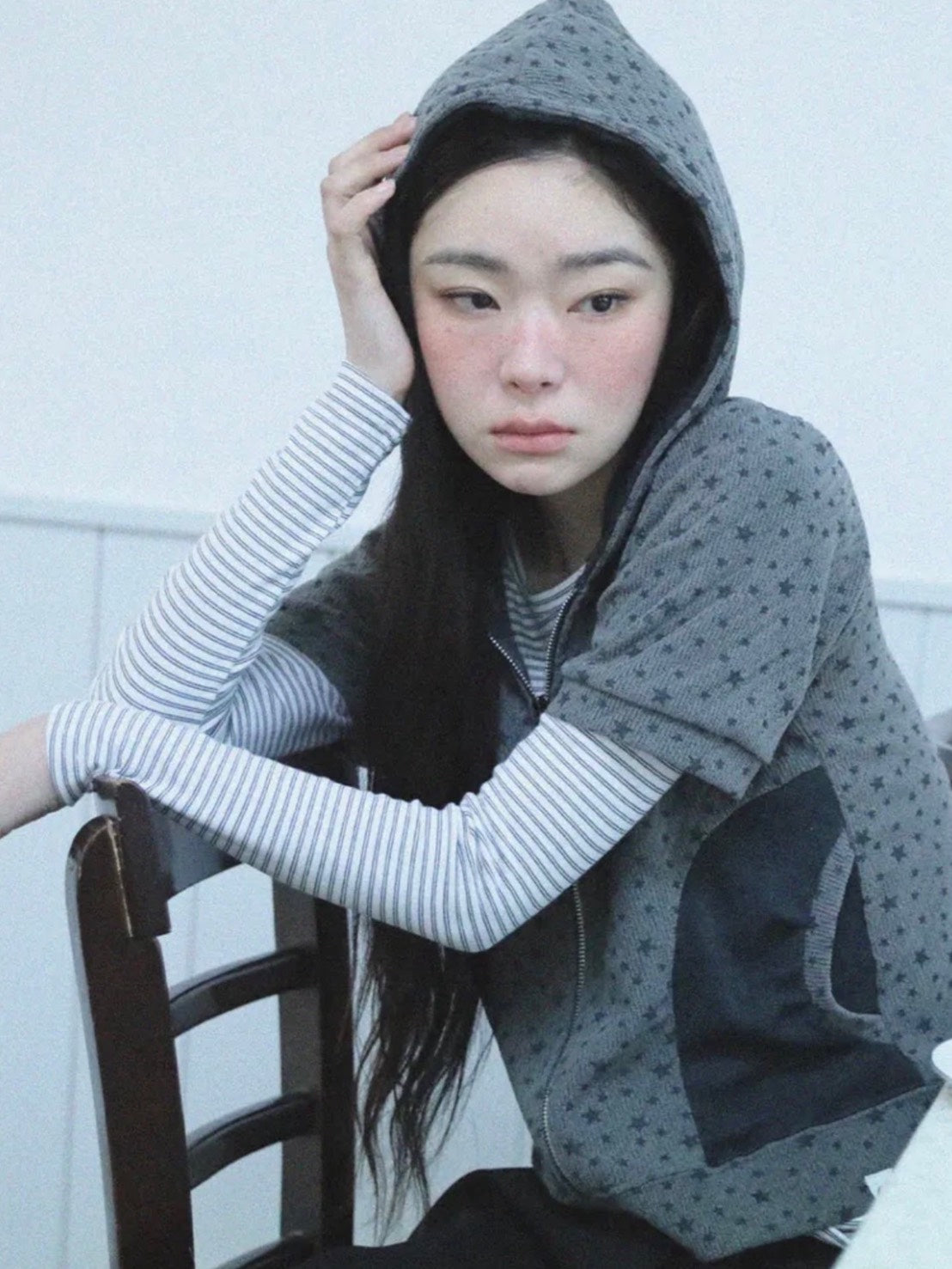 【Uglyshadow】STAR SHIRRING HOODED ZIP-UP