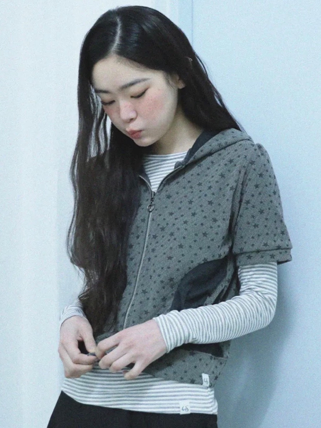 【Uglyshadow】STAR SHIRRING HOODED ZIP-UP