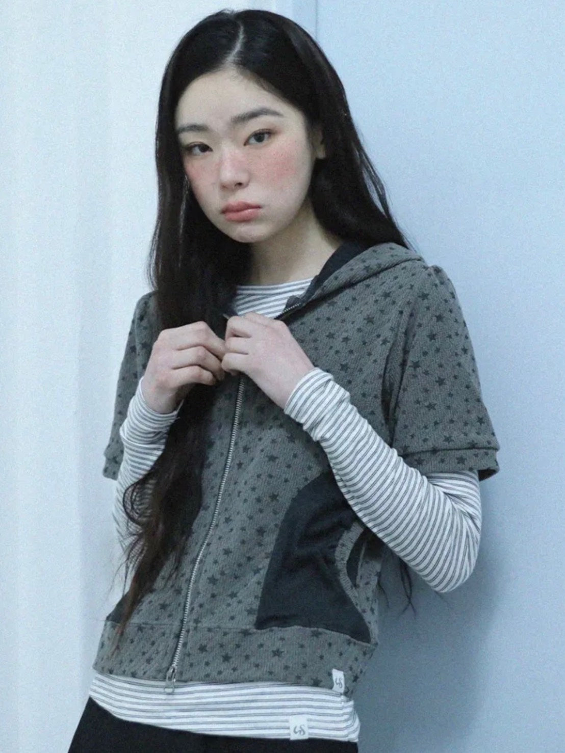 【Uglyshadow】STAR SHIRRING HOODED ZIP-UP