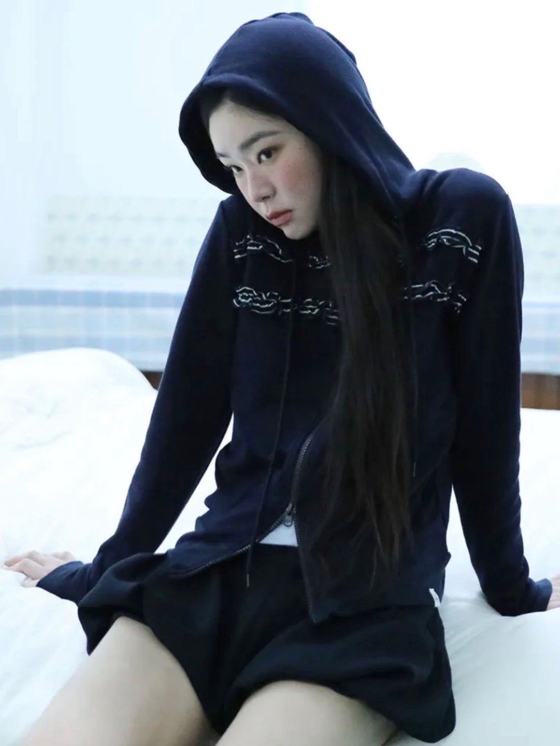 【Uglyshadow】LAYERED SHIRRING HOODED ZIP-UP
