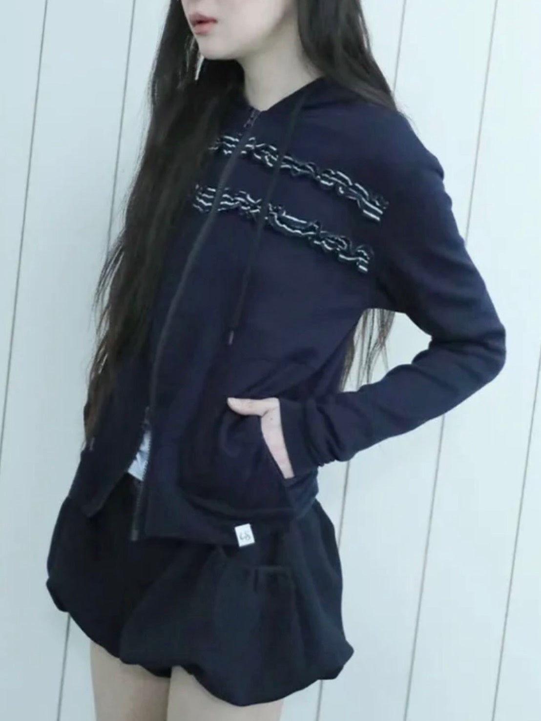 【Uglyshadow】LAYERED SHIRRING HOODED ZIP-UP