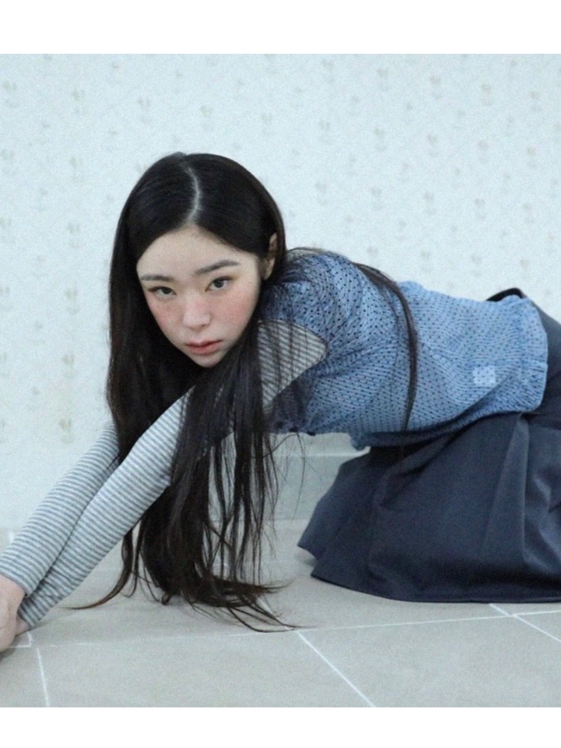 3/22 20:00発売【Uglyshadow】DOT SHIRRING BLOUSE