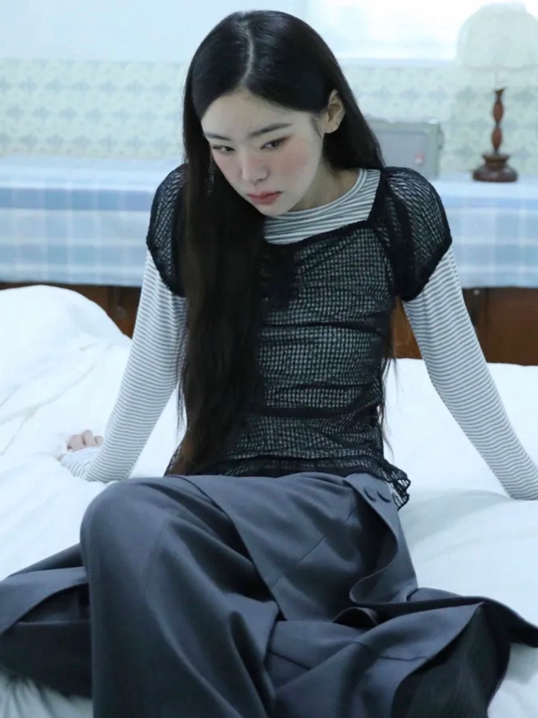 3/22 20:00発売【Uglyshadow】DOT SHIRRING BLOUSE