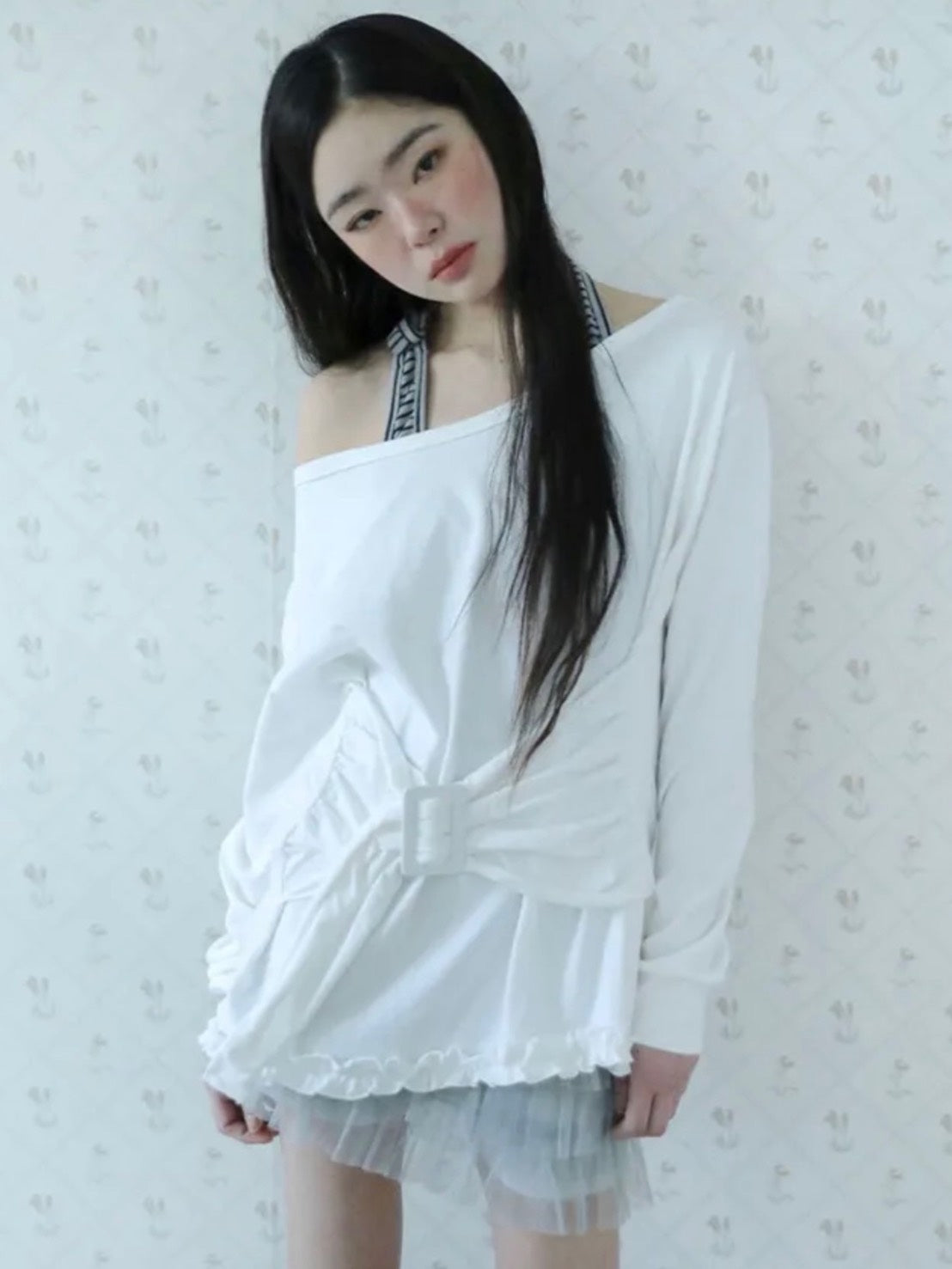 【Uglyshadow】BUCKLE OFF-SHOULDER T-SHIRT