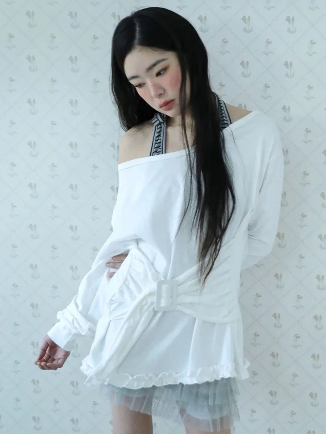 【Uglyshadow】BUCKLE OFF-SHOULDER T-SHIRT