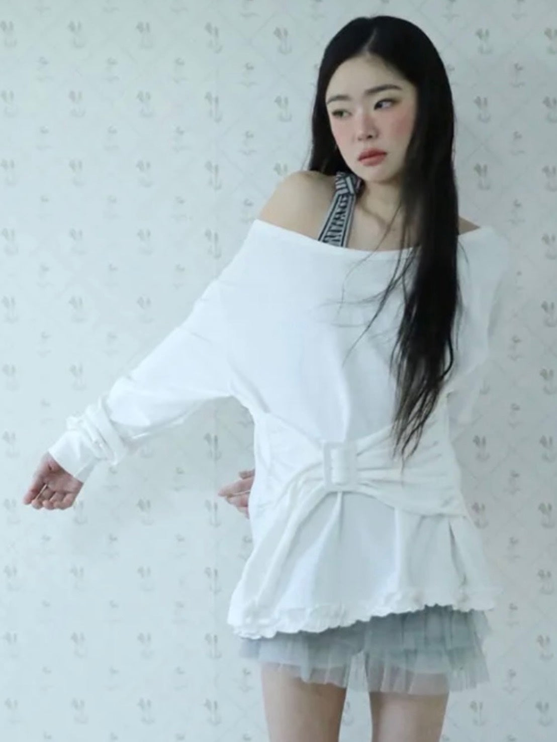 【Uglyshadow】BUCKLE OFF-SHOULDER T-SHIRT