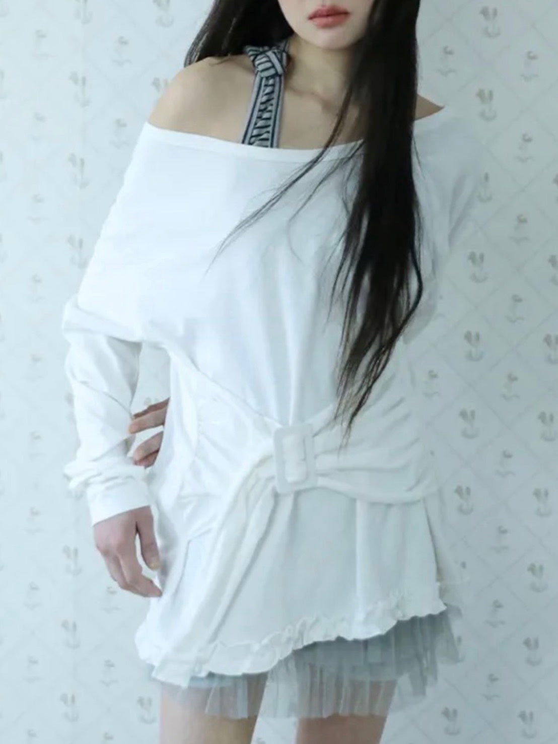 【Uglyshadow】BUCKLE OFF-SHOULDER T-SHIRT