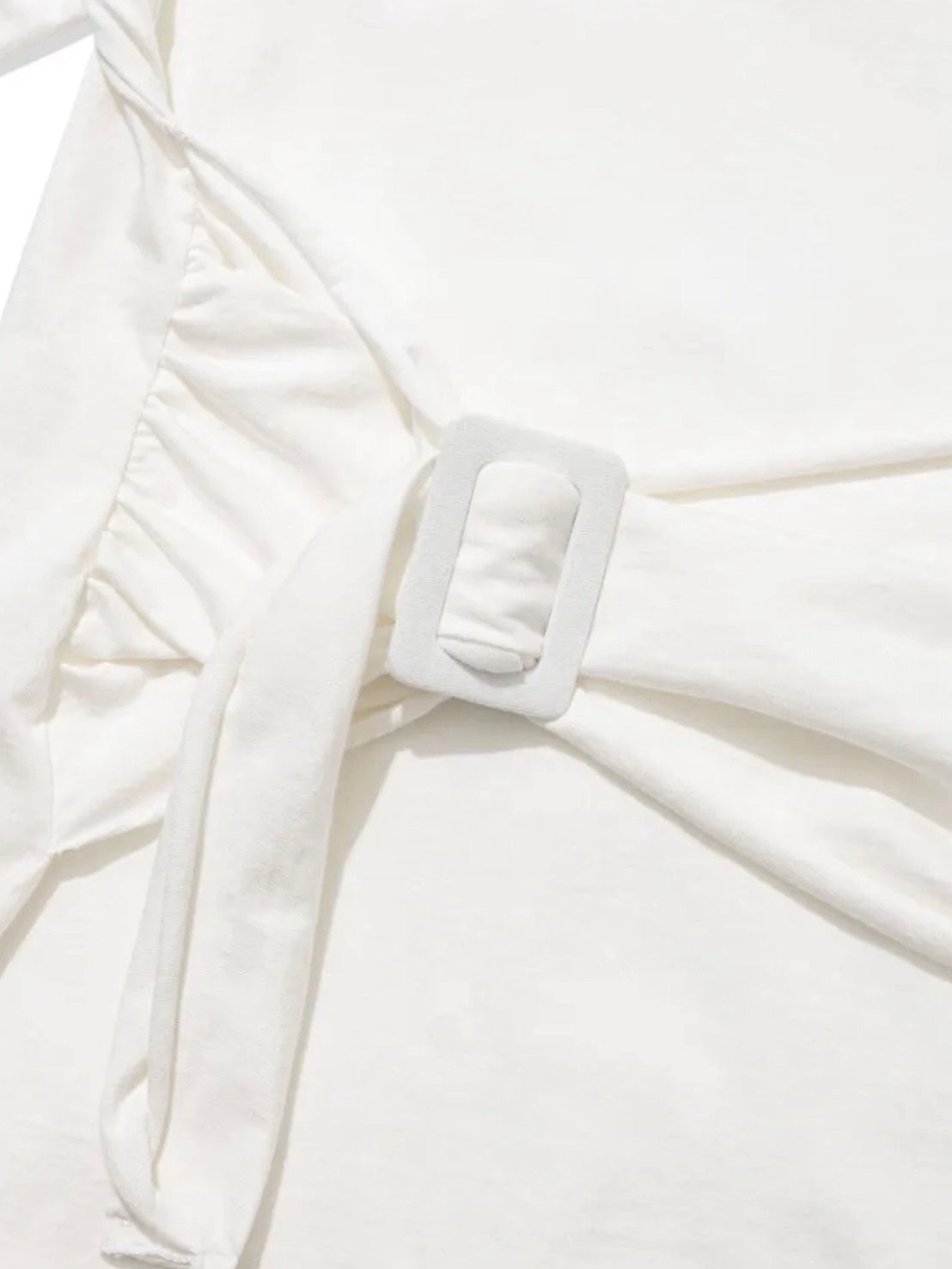 【Uglyshadow】BUCKLE OFF-SHOULDER T-SHIRT