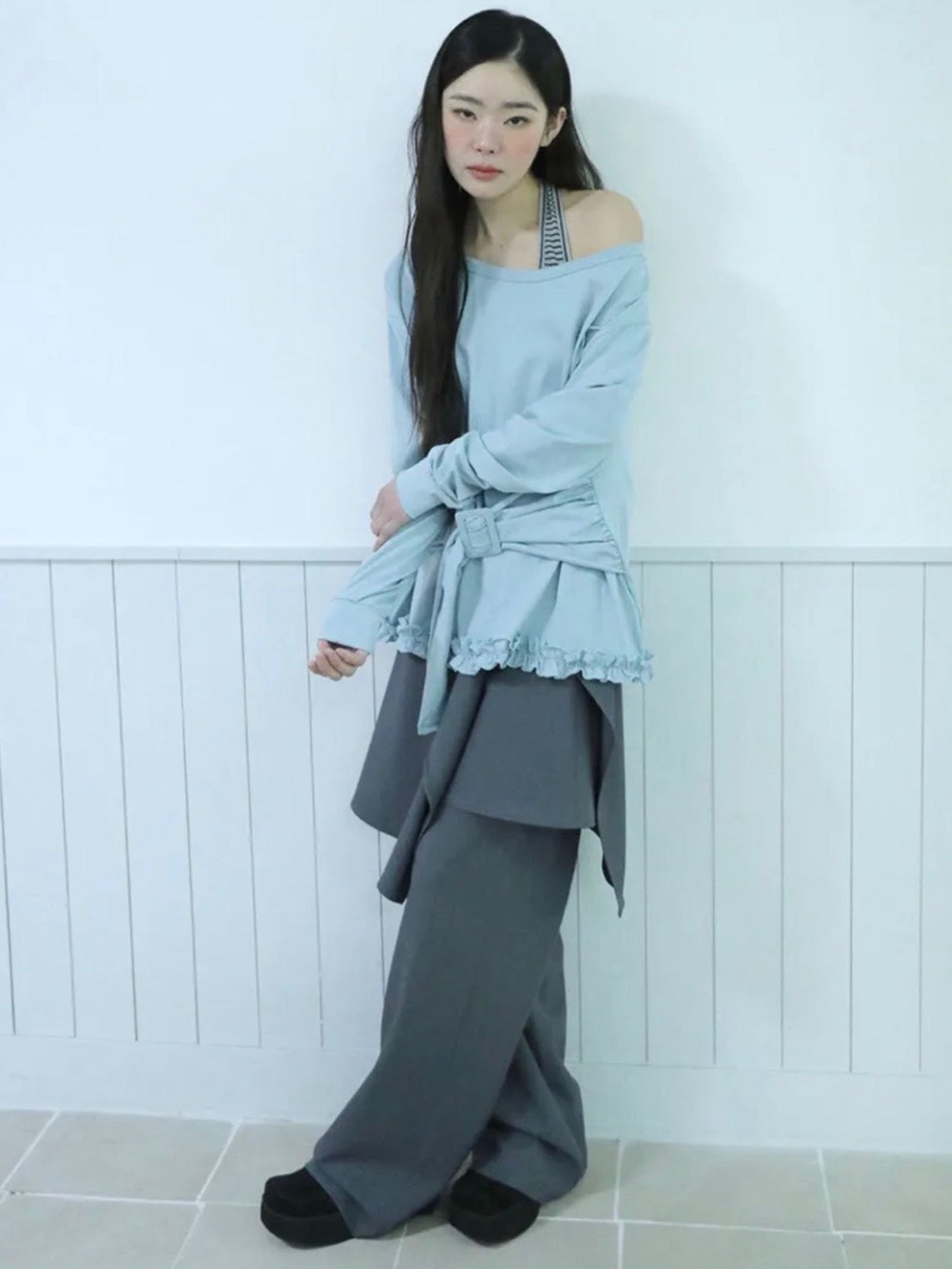 【Uglyshadow】BUCKLE OFF-SHOULDER T-SHIRT