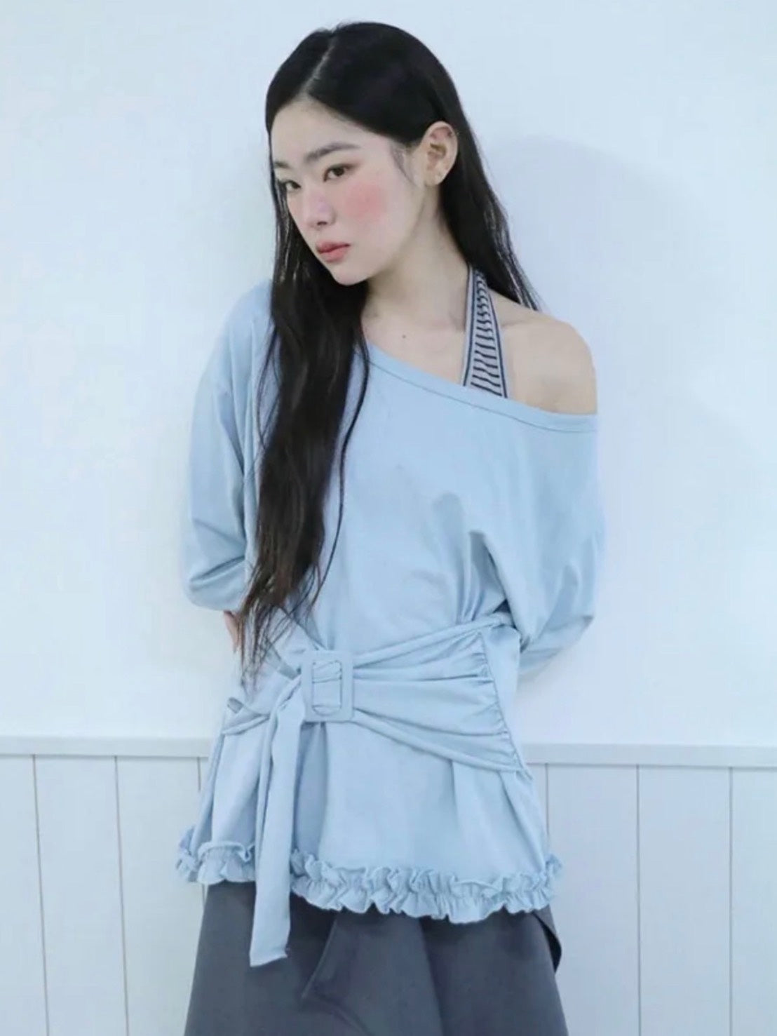 【Uglyshadow】BUCKLE OFF-SHOULDER T-SHIRT