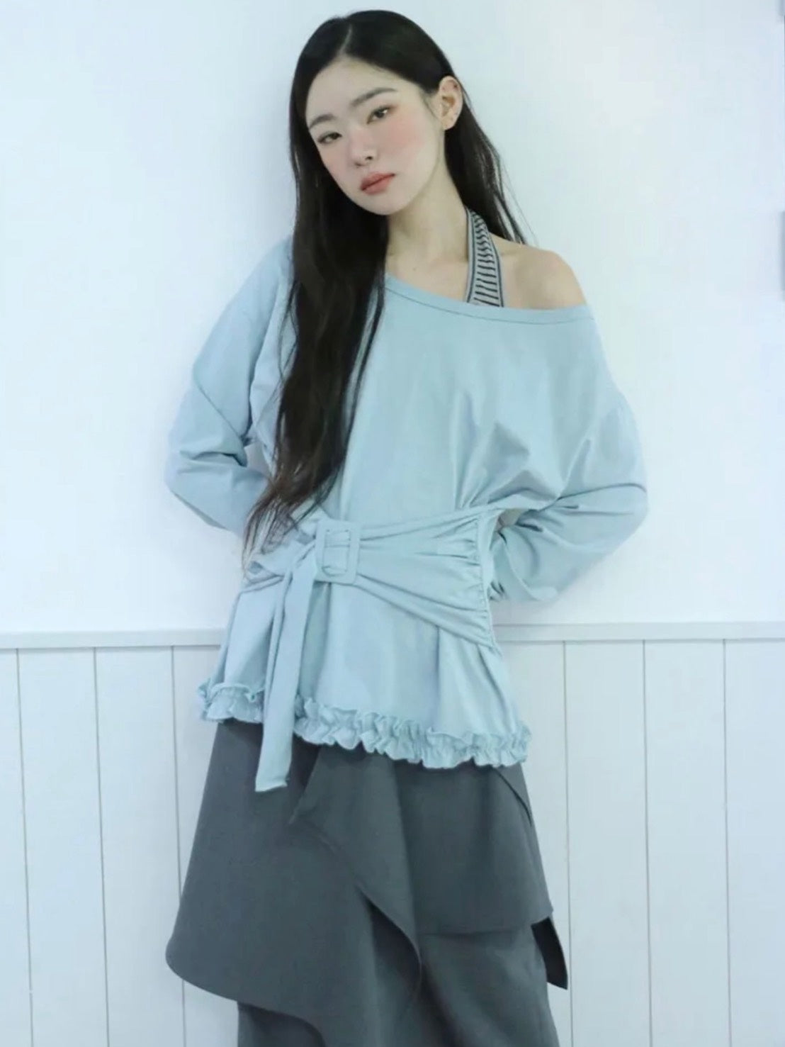 【Uglyshadow】BUCKLE OFF-SHOULDER T-SHIRT