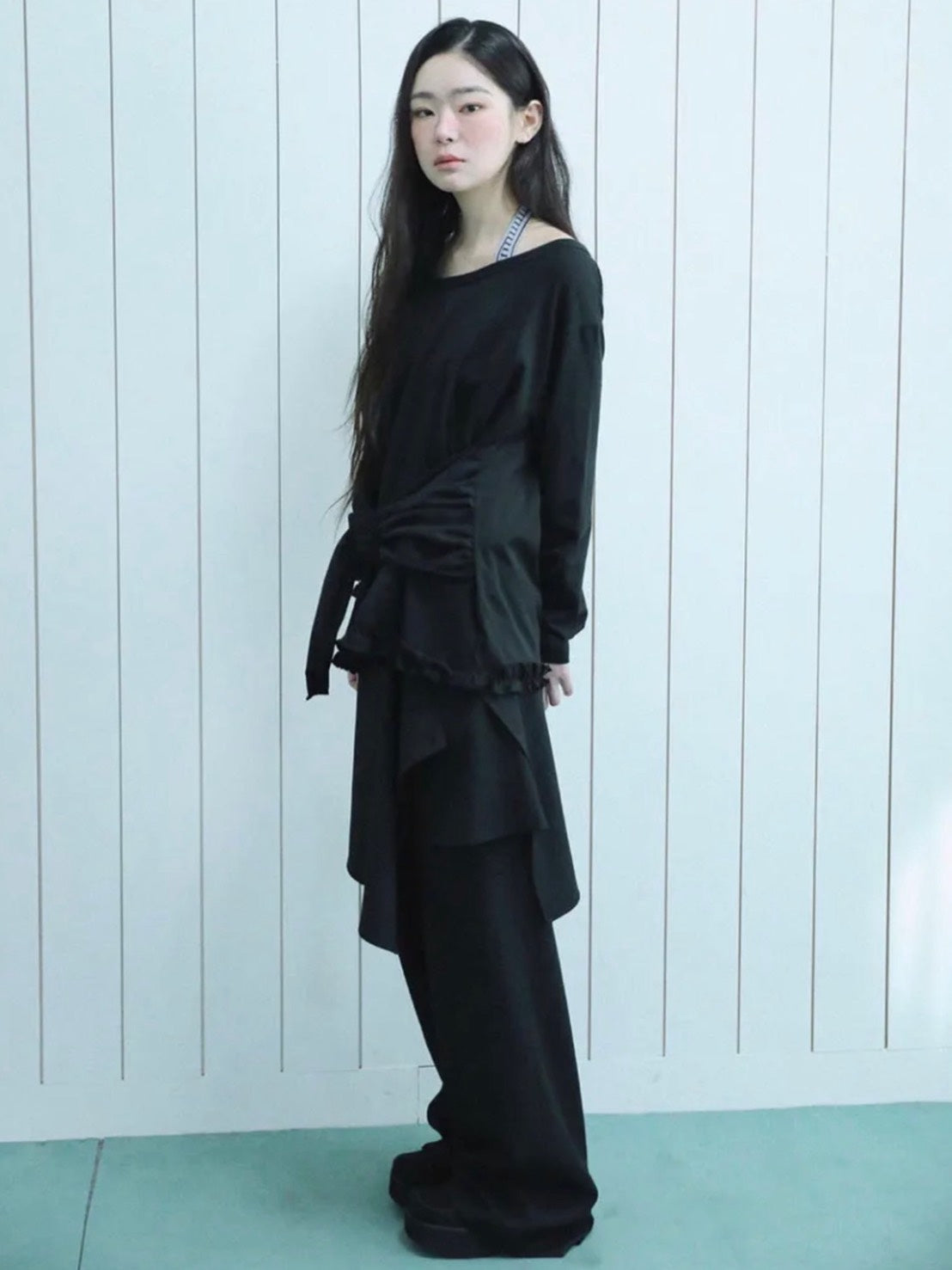 【Uglyshadow】BUCKLE OFF-SHOULDER T-SHIRT