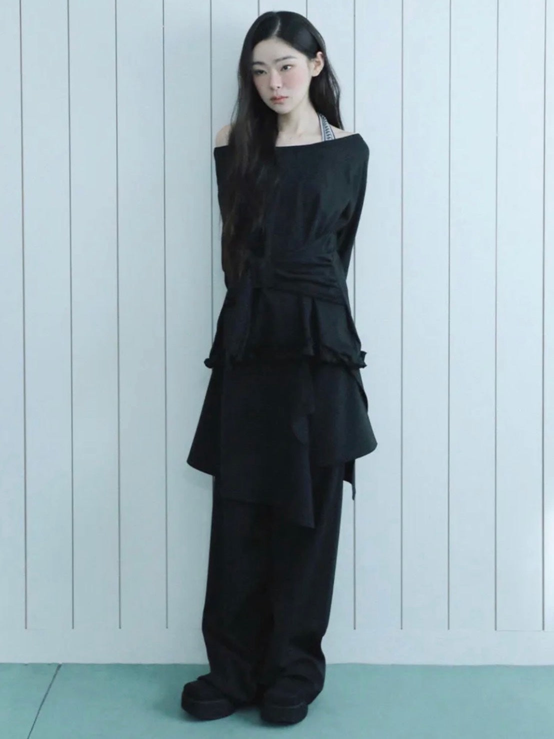 【Uglyshadow】BUCKLE OFF-SHOULDER T-SHIRT