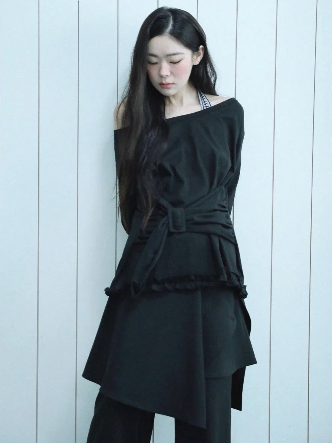 【Uglyshadow】BUCKLE OFF-SHOULDER T-SHIRT