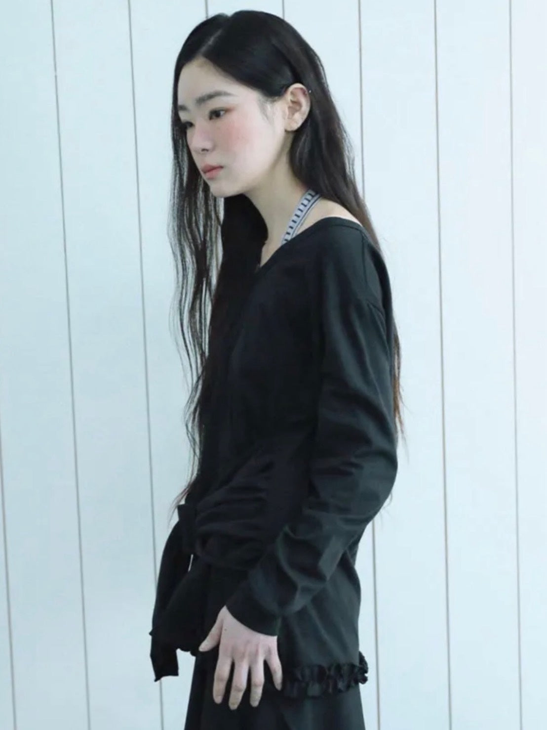 【Uglyshadow】BUCKLE OFF-SHOULDER T-SHIRT