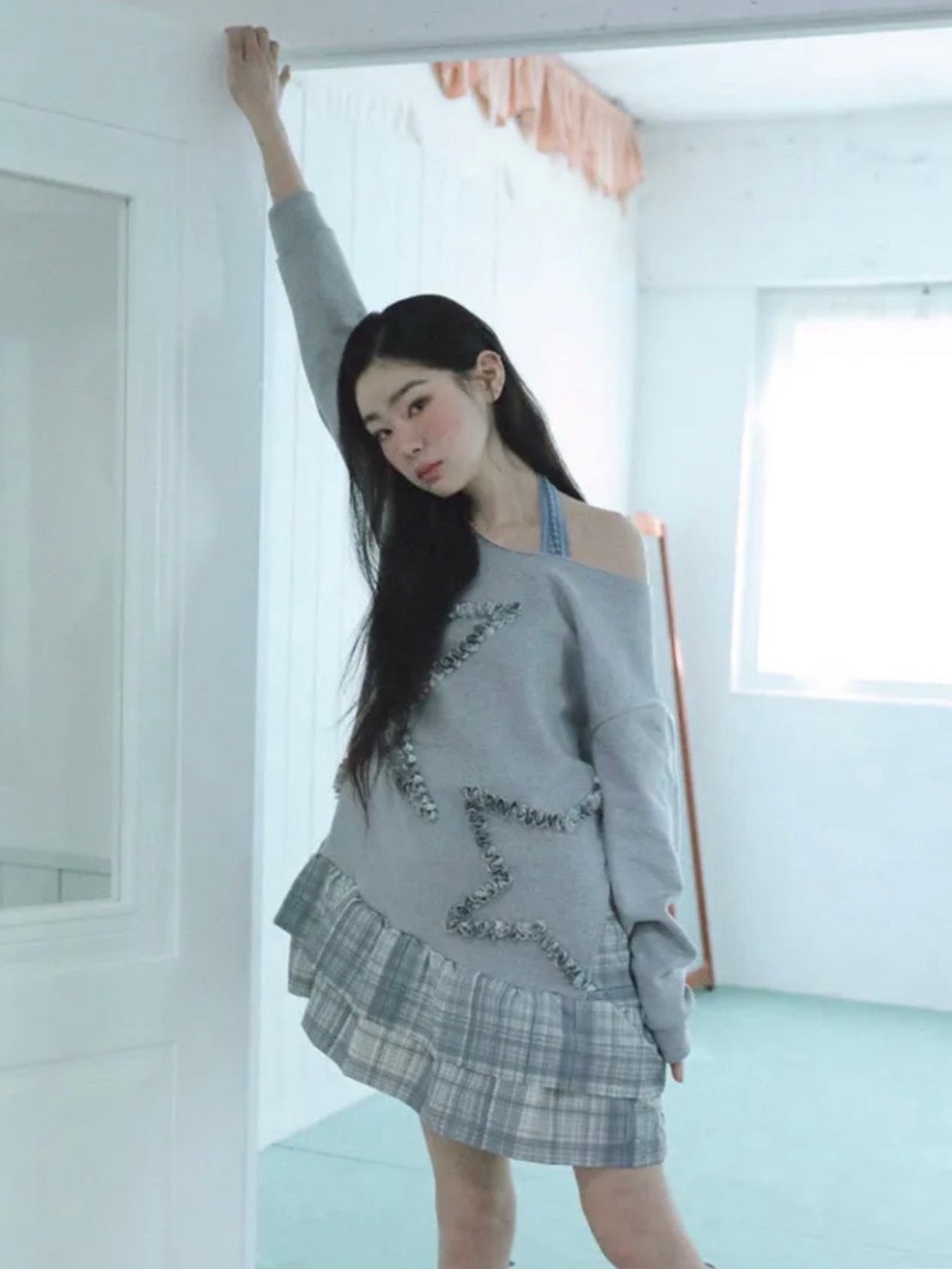 【Uglyshadow】CHECKERED OFF-SHOULDER SWEATSHIRT DRESS