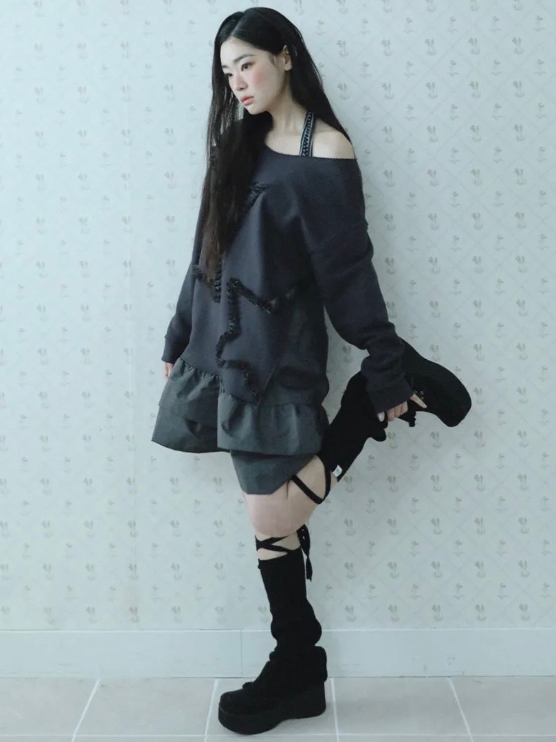 【Uglyshadow】CHECKERED OFF-SHOULDER SWEATSHIRT DRESS