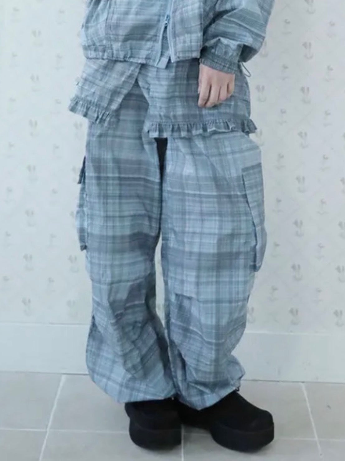 3/22 20:00発売【Uglyshadow】RUFFLE CHECKERED SKIRT CARGO PANTS