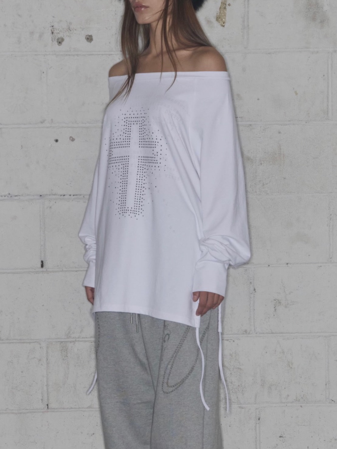 【FANCY CLUB】DIVINE CROSS OFF-SHOULDER TEE