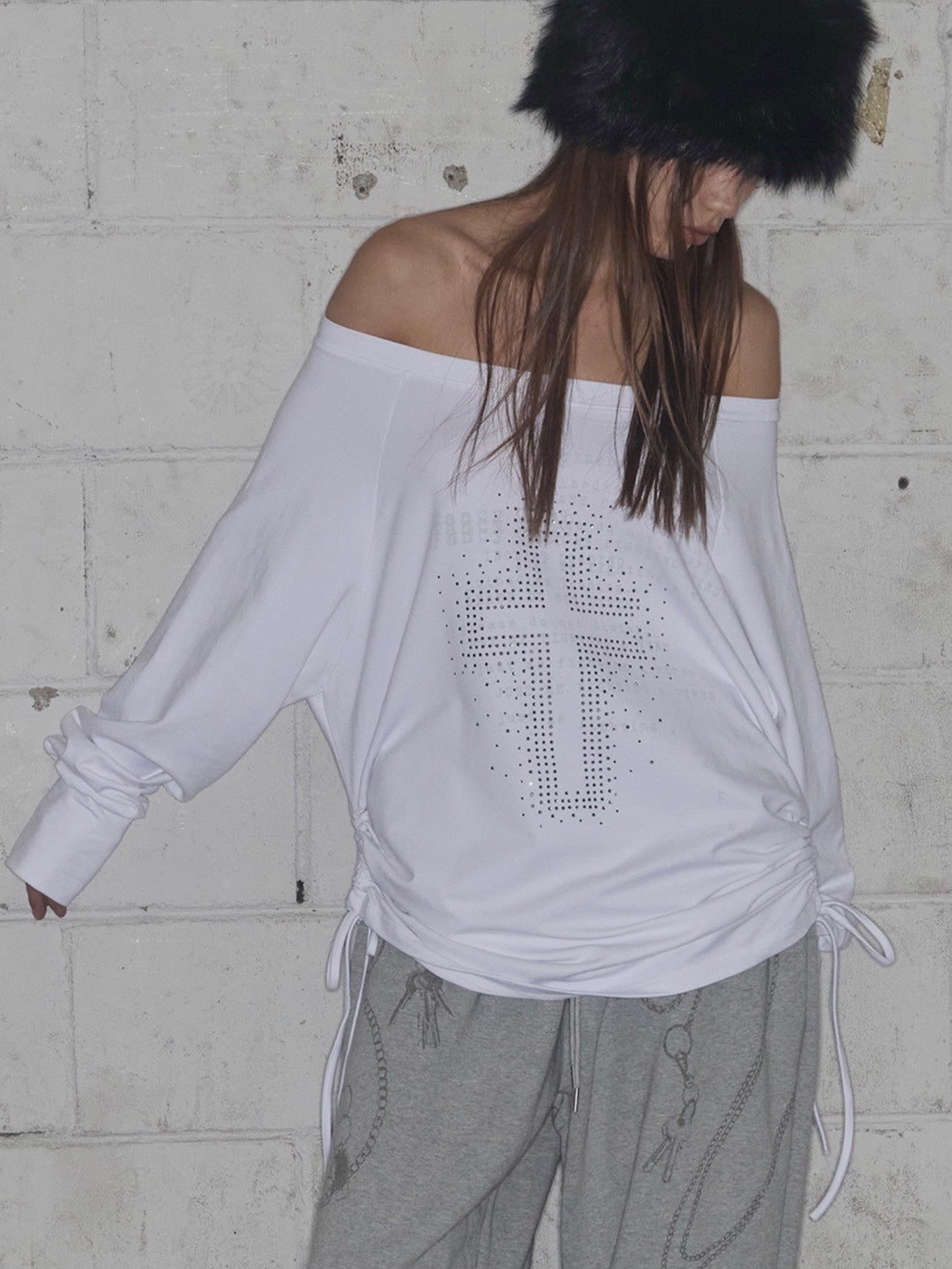 【FANCY CLUB】DIVINE CROSS OFF-SHOULDER TEE