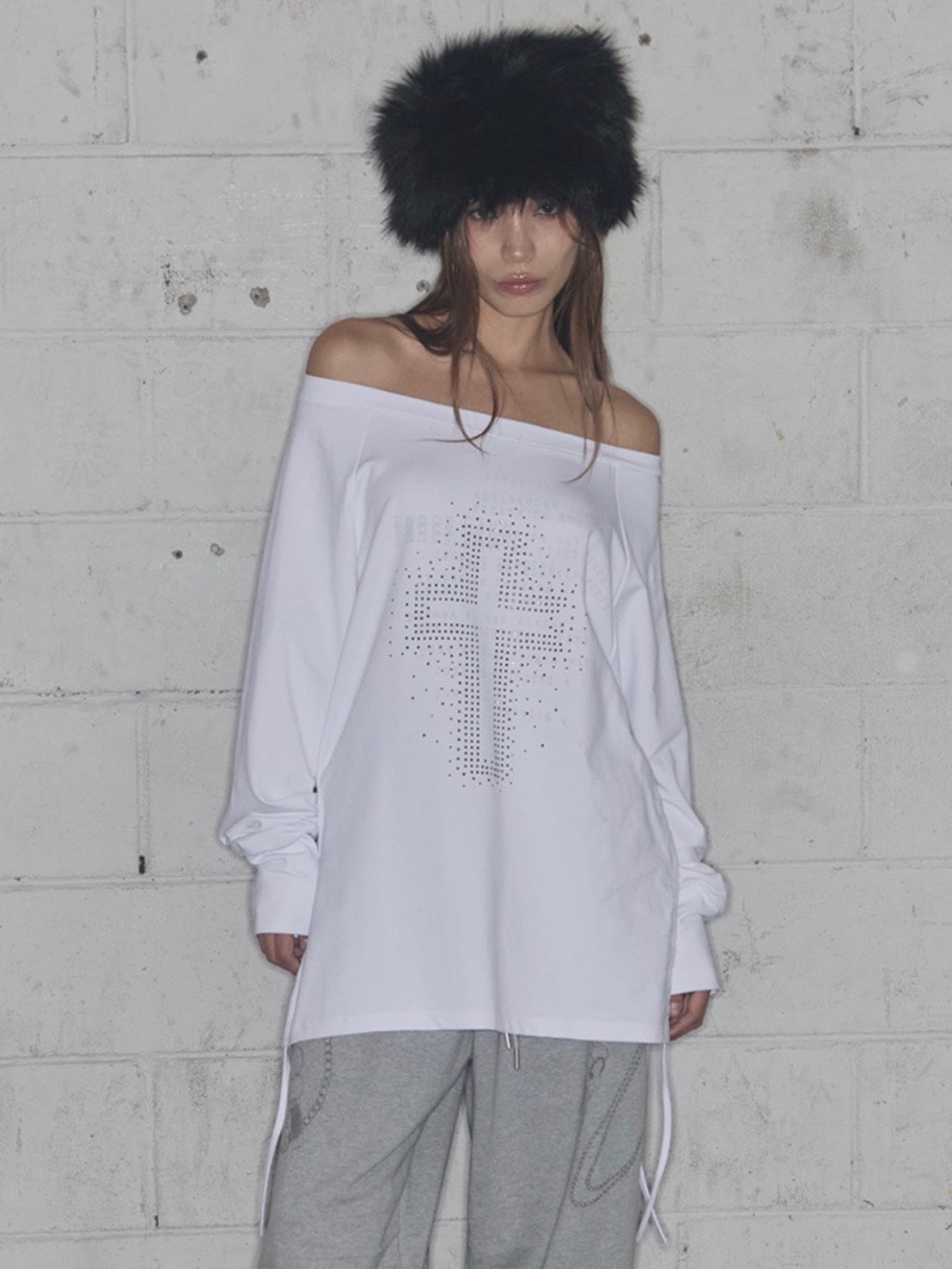 【FANCY CLUB】DIVINE CROSS OFF-SHOULDER TEE