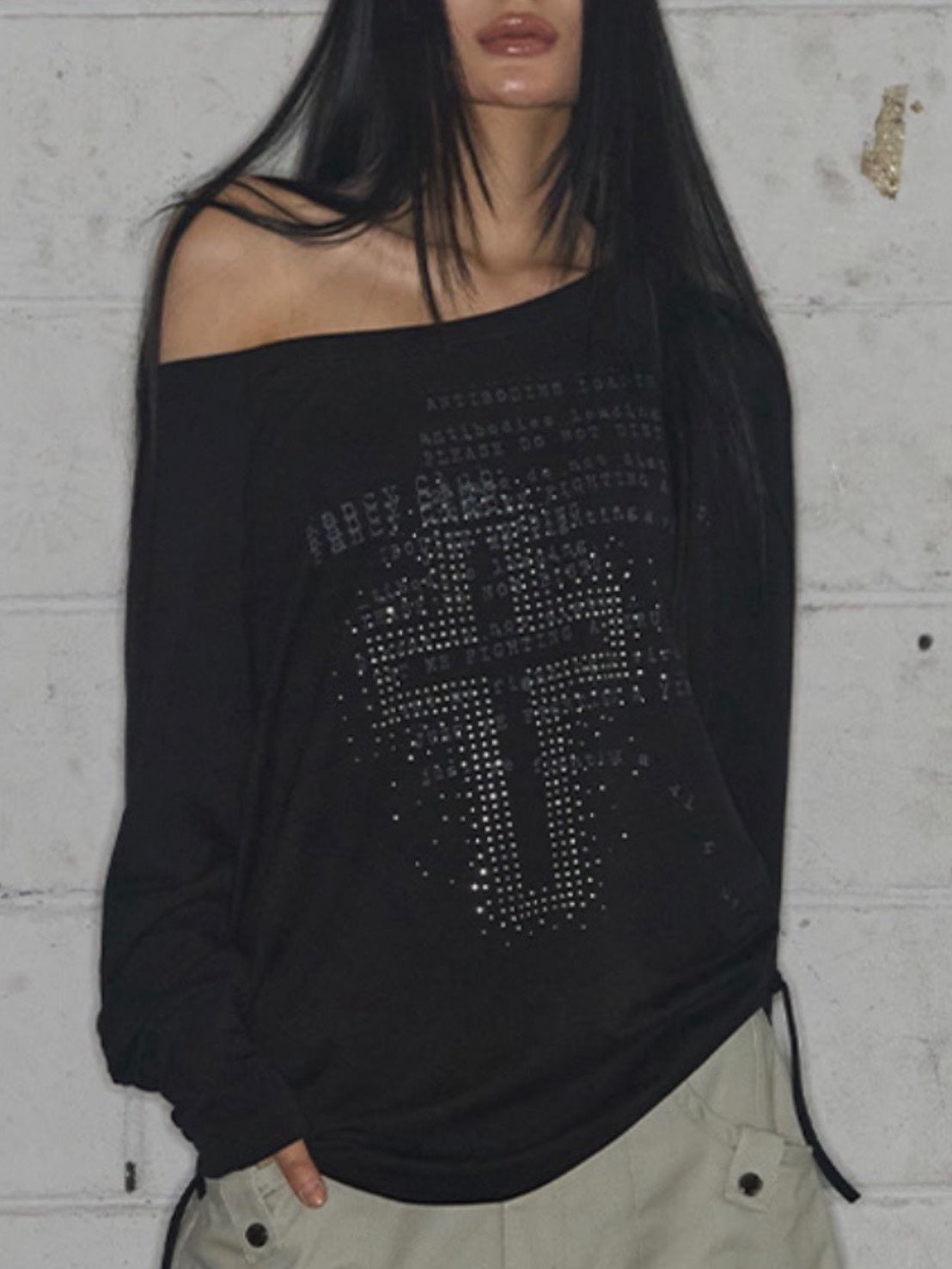 【FANCY CLUB】DIVINE CROSS OFF-SHOULDER TEE