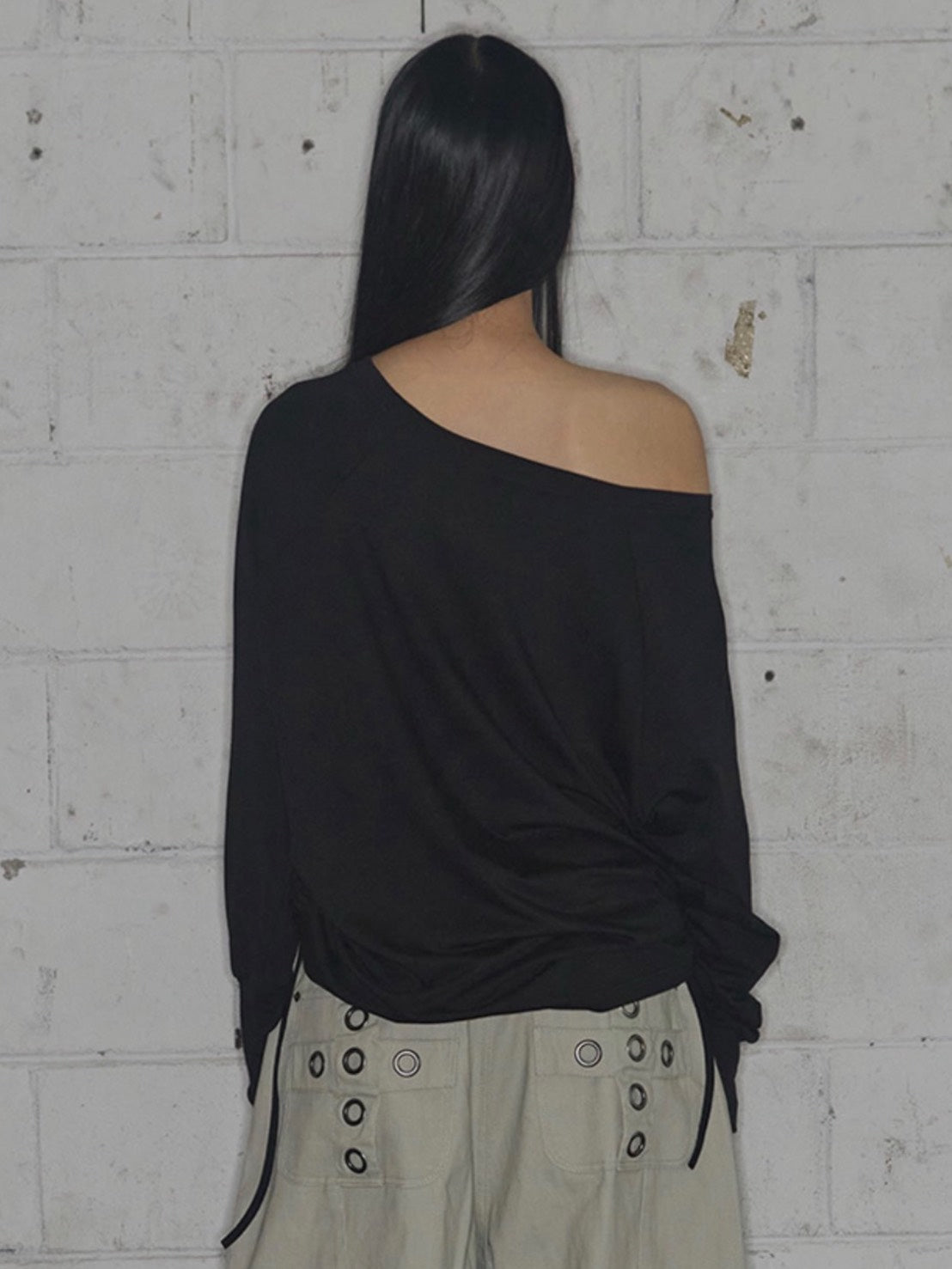 【FANCY CLUB】DIVINE CROSS OFF-SHOULDER TEE