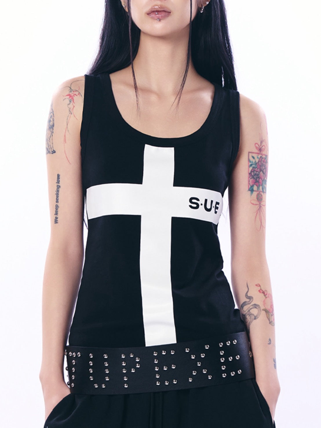 【SETUP‐EXE】LOGO CROSS SLEEVELESS TOP