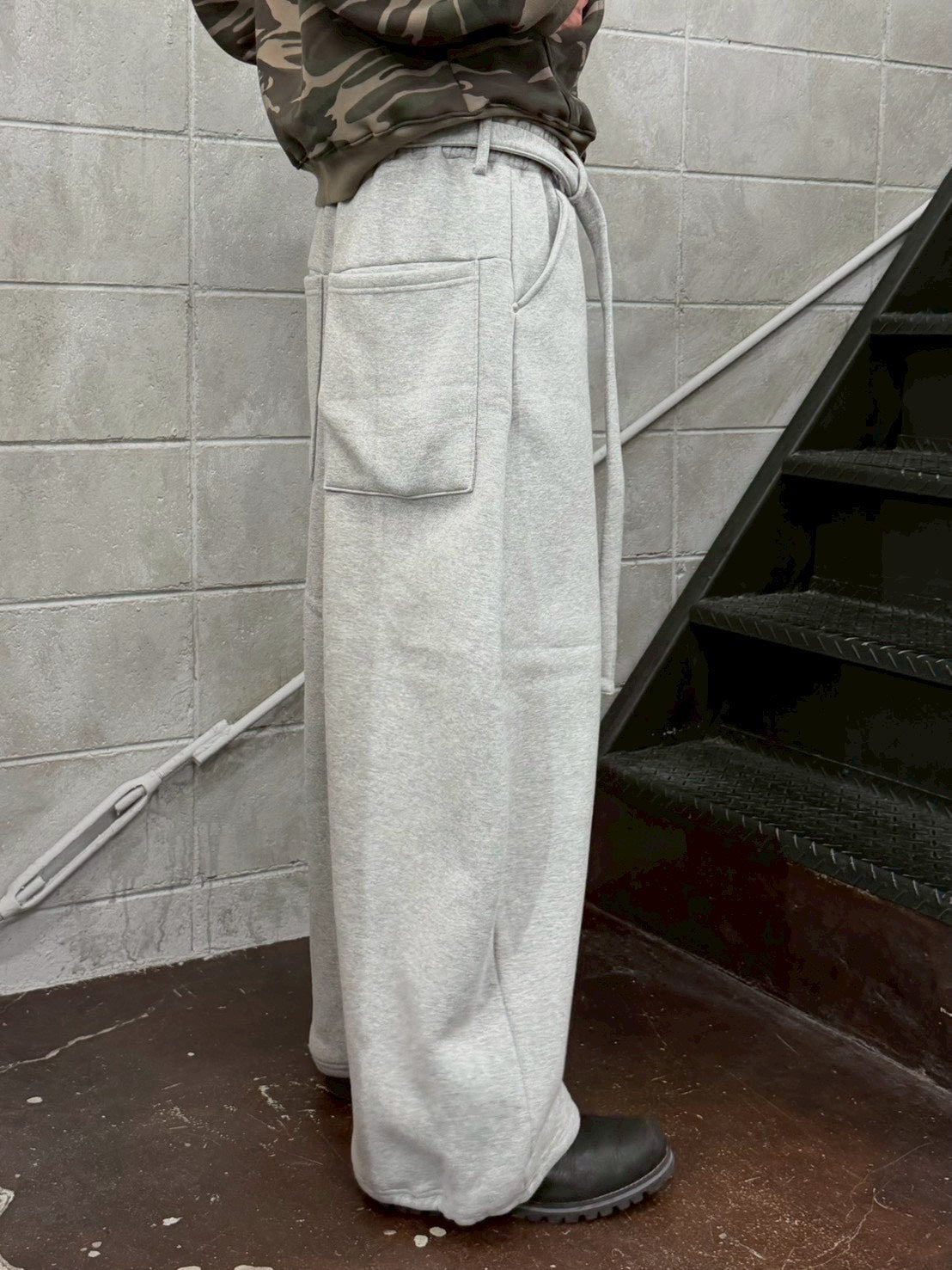 受注制【Chikashitsu +】barrel leg heavy sweat pants (2color)