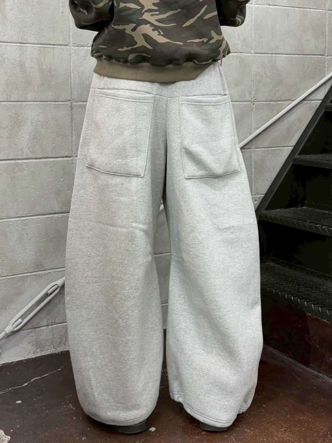 受注制【Chikashitsu +】barrel leg heavy sweat pants (2color)