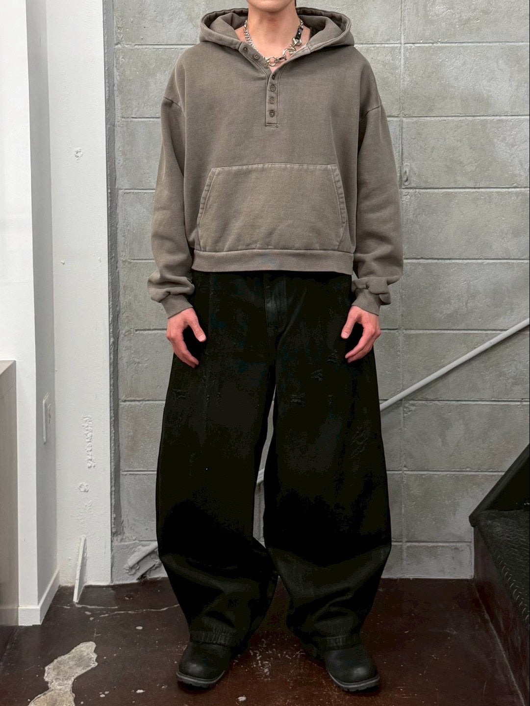 受注制【Chikashitsu +】henley neck pigment heavy hoodie (2color)