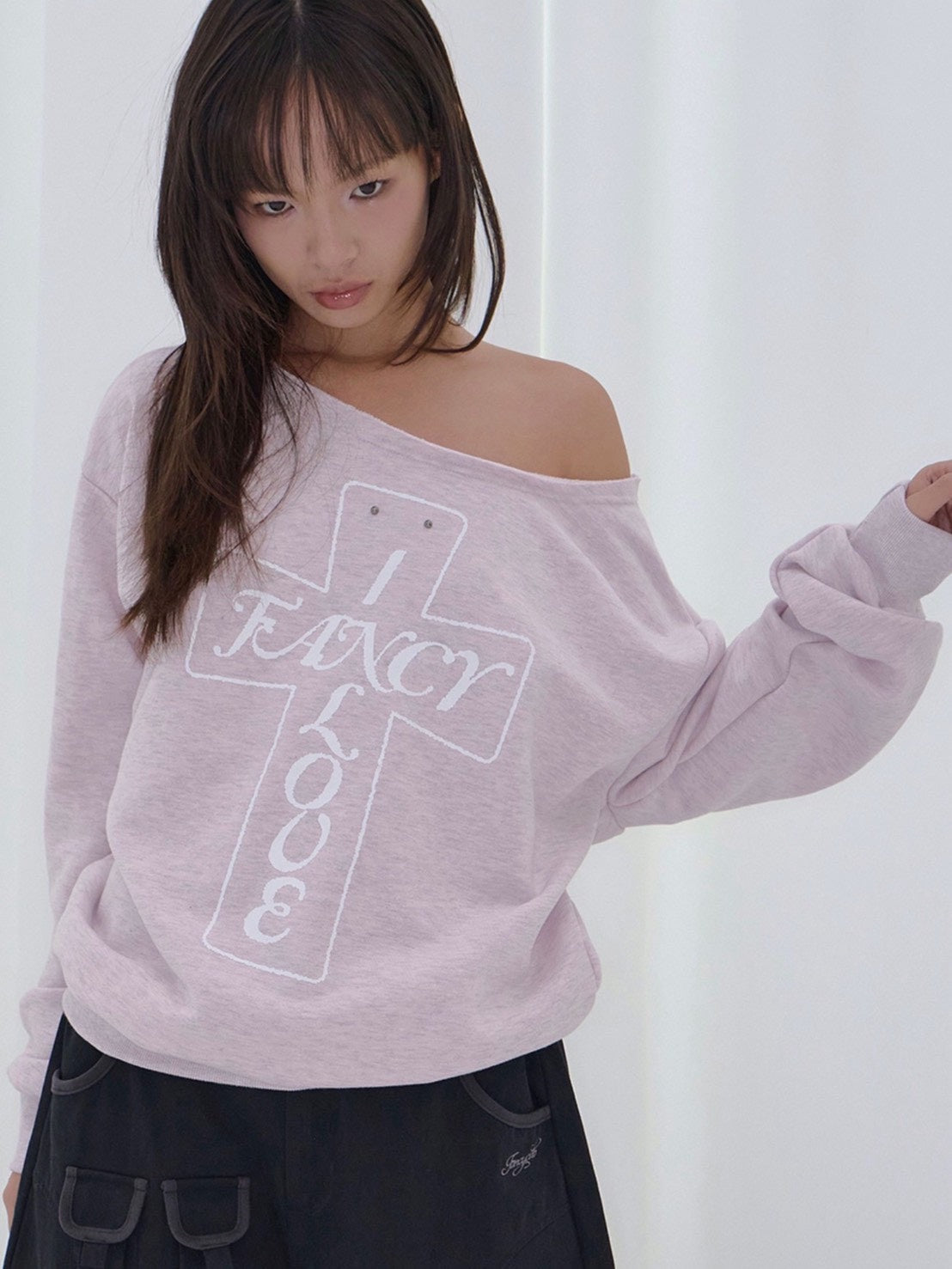 【FANCY CLUB】FROSS OFF-SHOULDER SWEATSHIRT