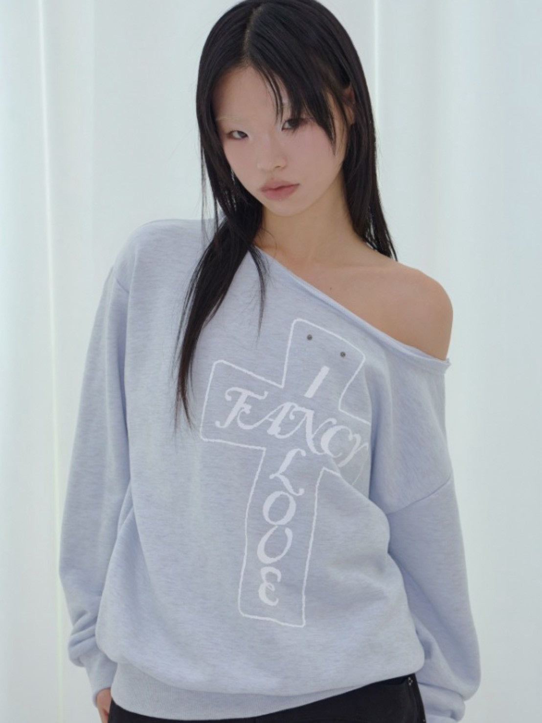 【FANCY CLUB】FROSS OFF-SHOULDER SWEATSHIRT