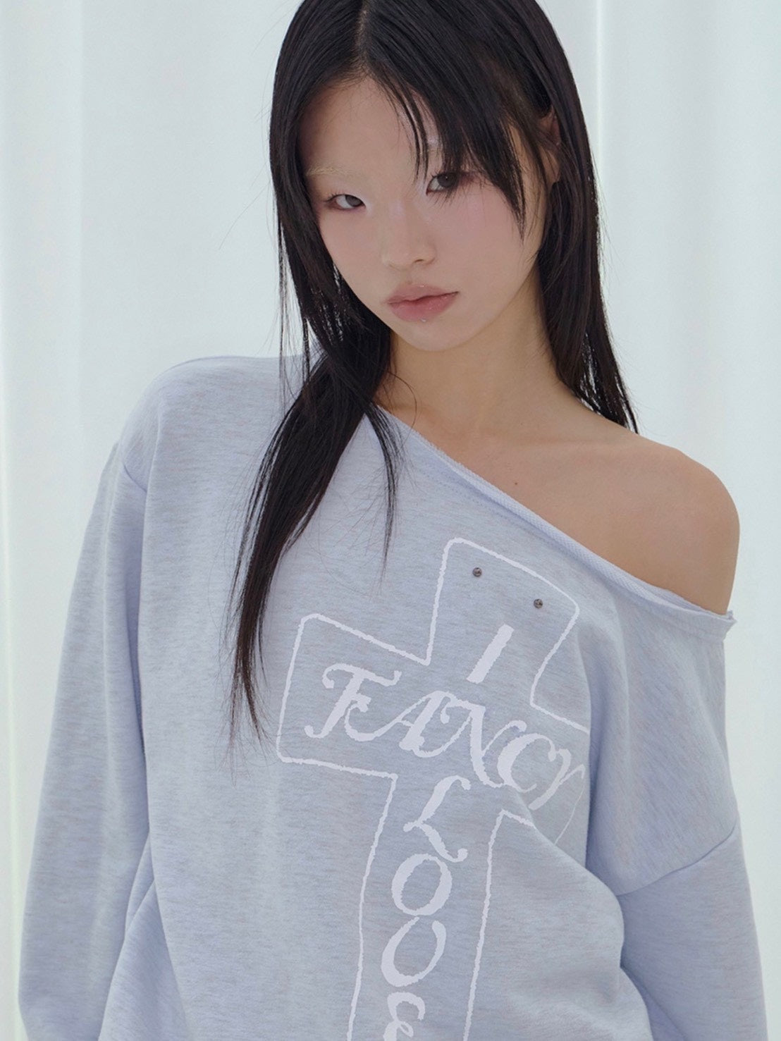 【FANCY CLUB】FROSS OFF-SHOULDER SWEATSHIRT