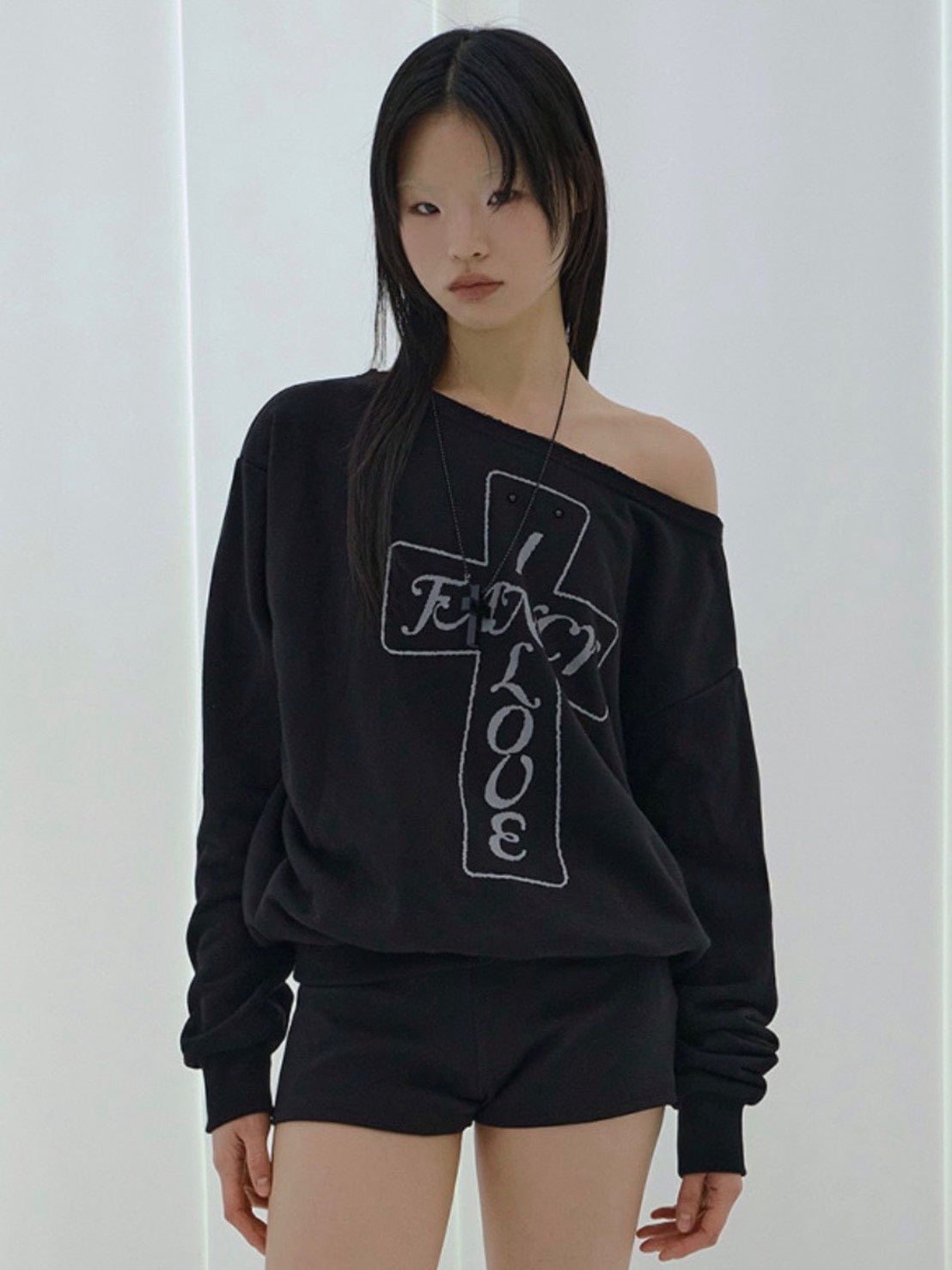 【FANCY CLUB】FROSS OFF-SHOULDER SWEATSHIRT