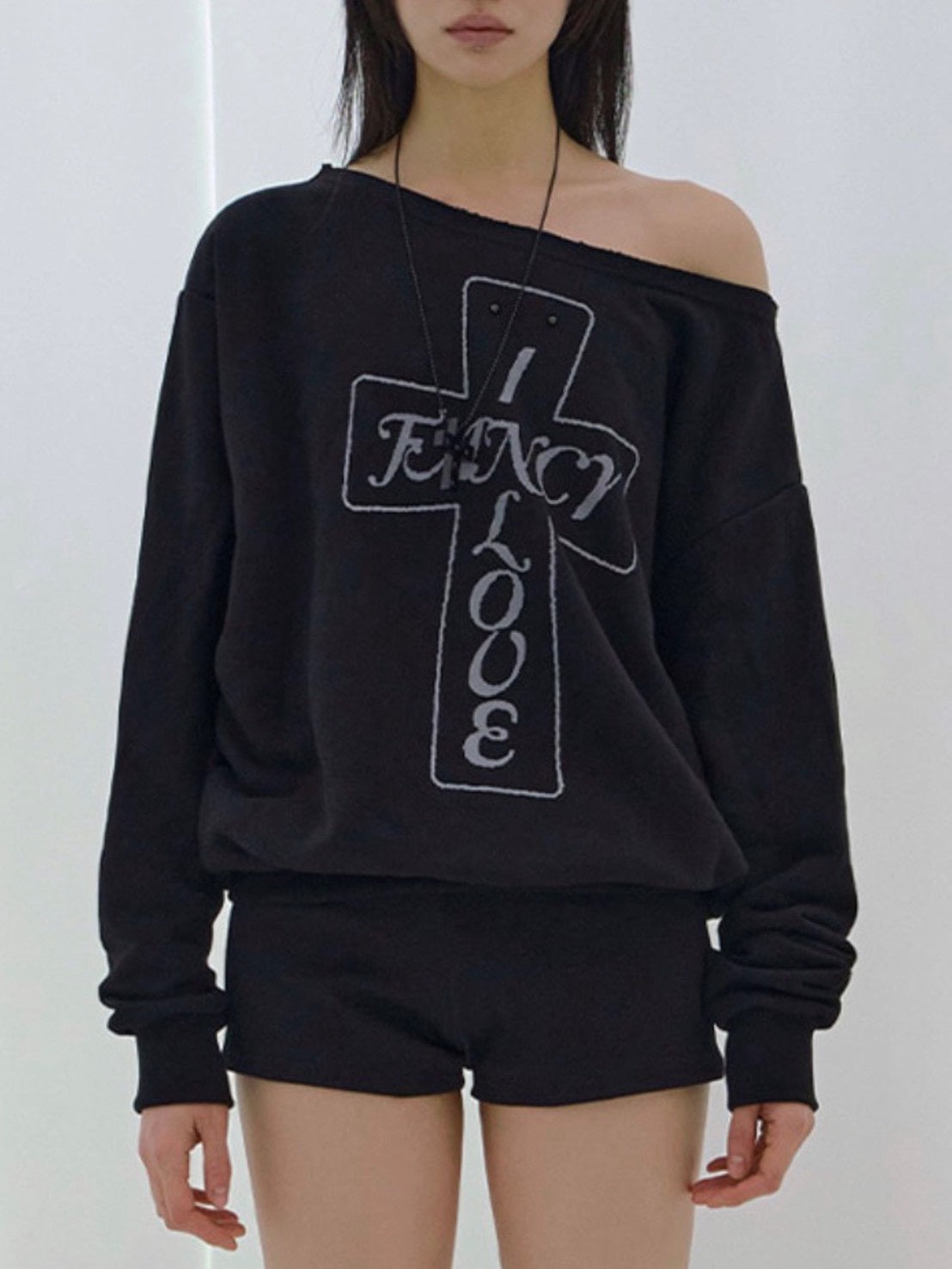 【FANCY CLUB】FROSS OFF-SHOULDER SWEATSHIRT