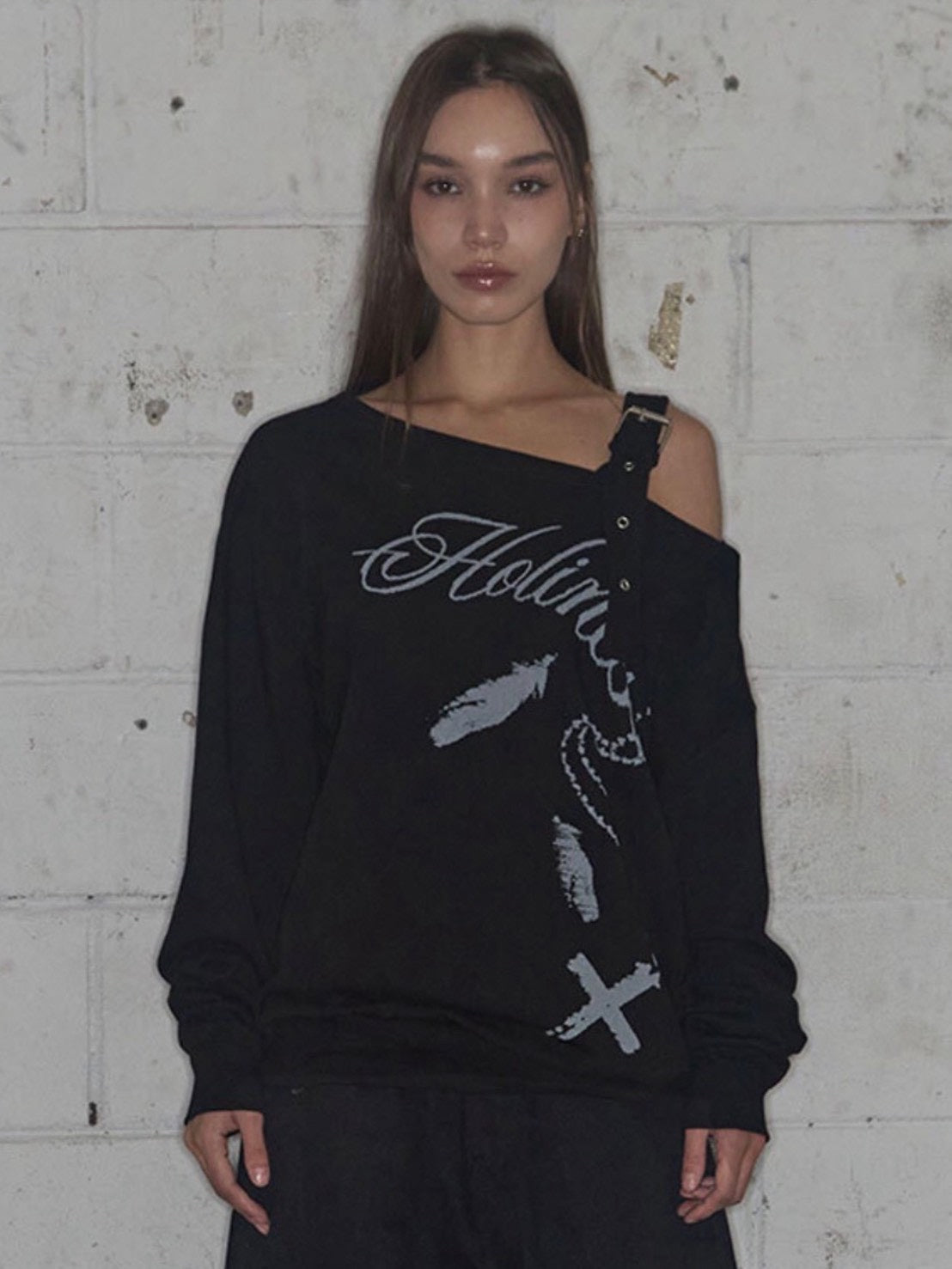 【FANCY CLUB】ONE-SHOULDER BUCKLE SWEATSHIRT