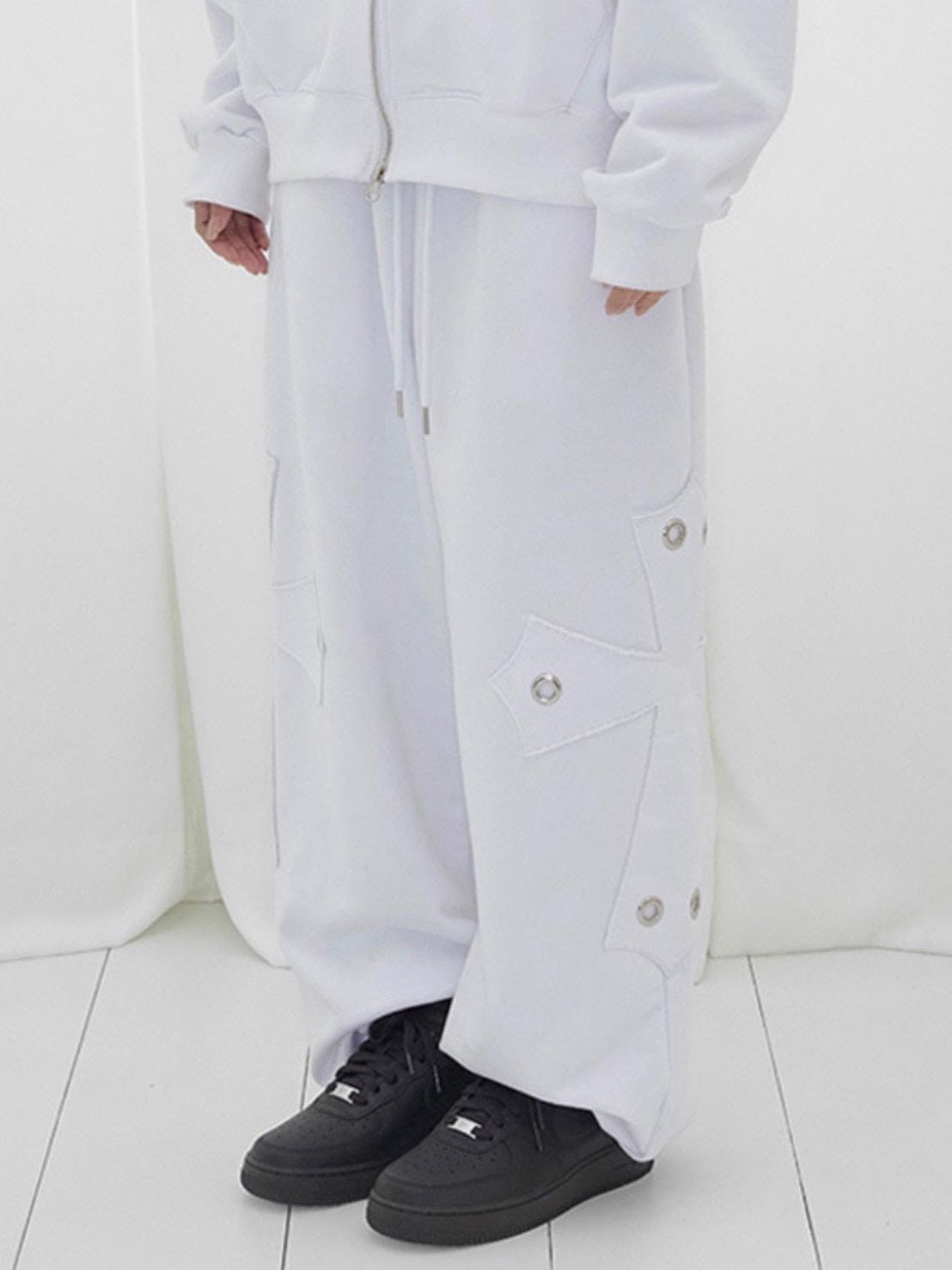 【FANCY CLUB】BIG CROSS EYELET SWEATPANTS
