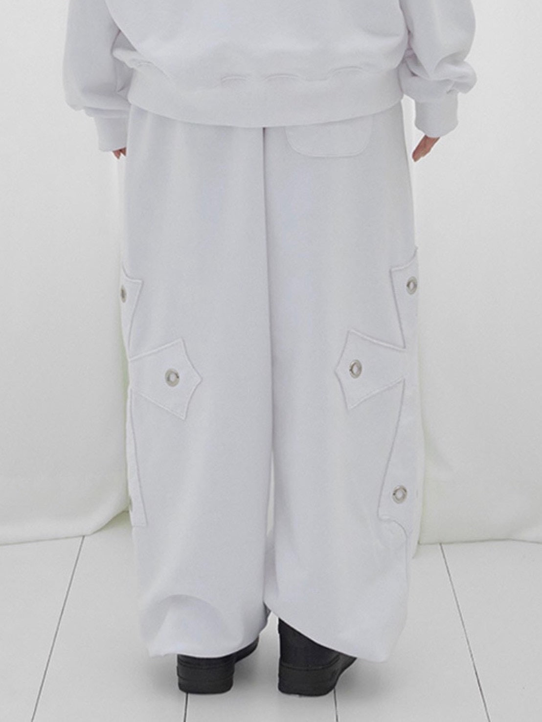 【FANCY CLUB】BIG CROSS EYELET SWEATPANTS