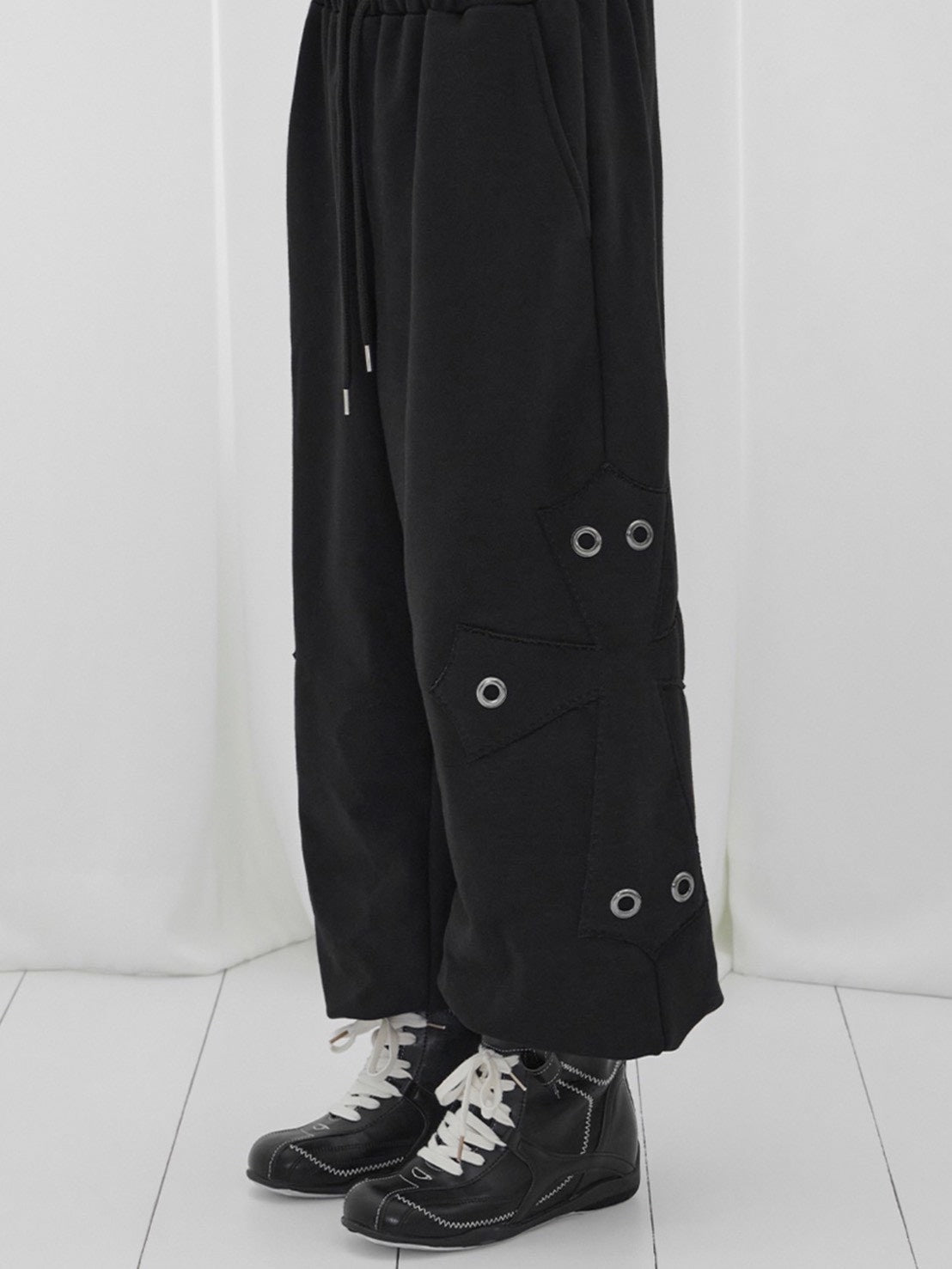 【FANCY CLUB】BIG CROSS EYELET SWEATPANTS
