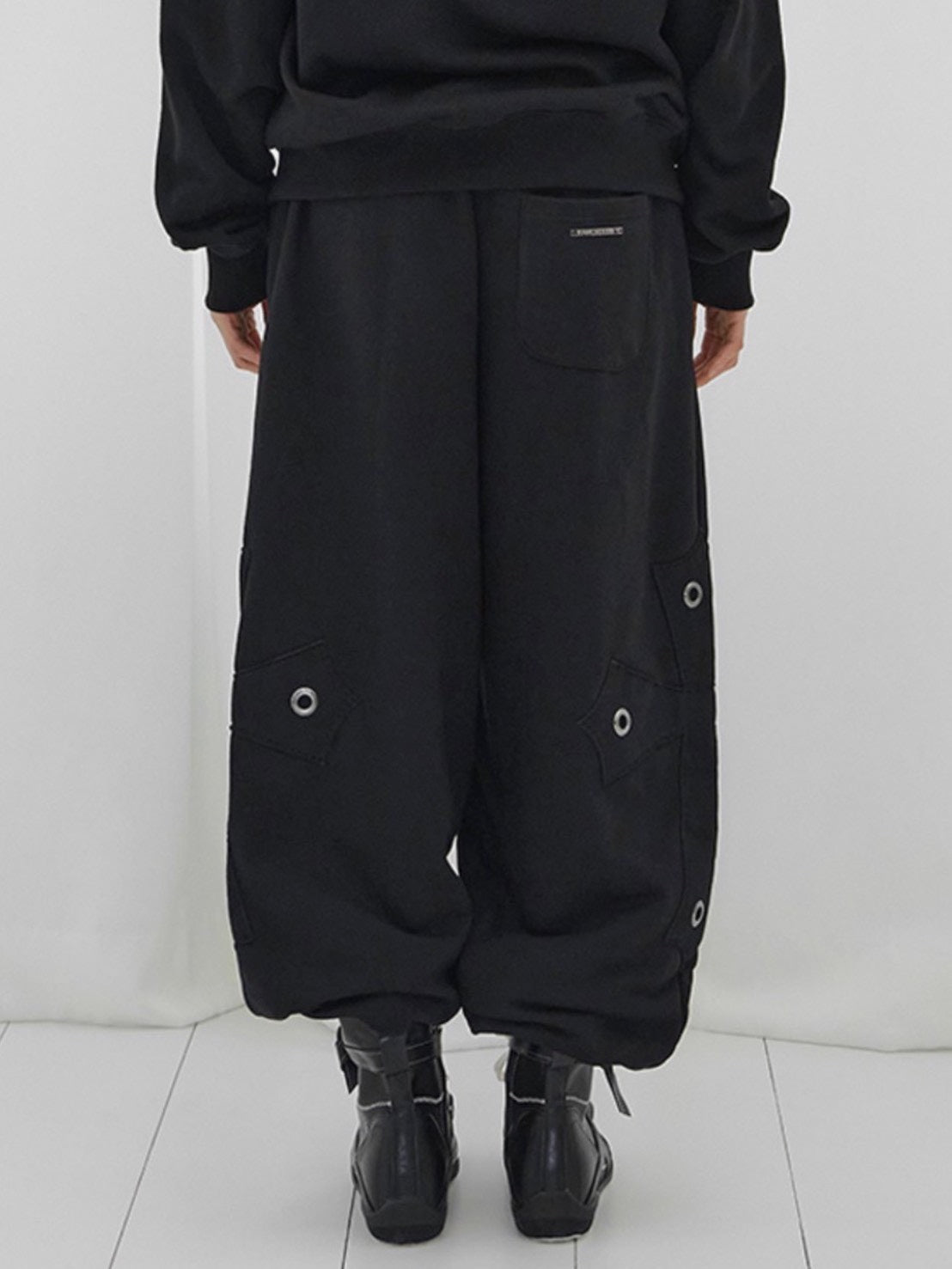 【FANCY CLUB】BIG CROSS EYELET SWEATPANTS