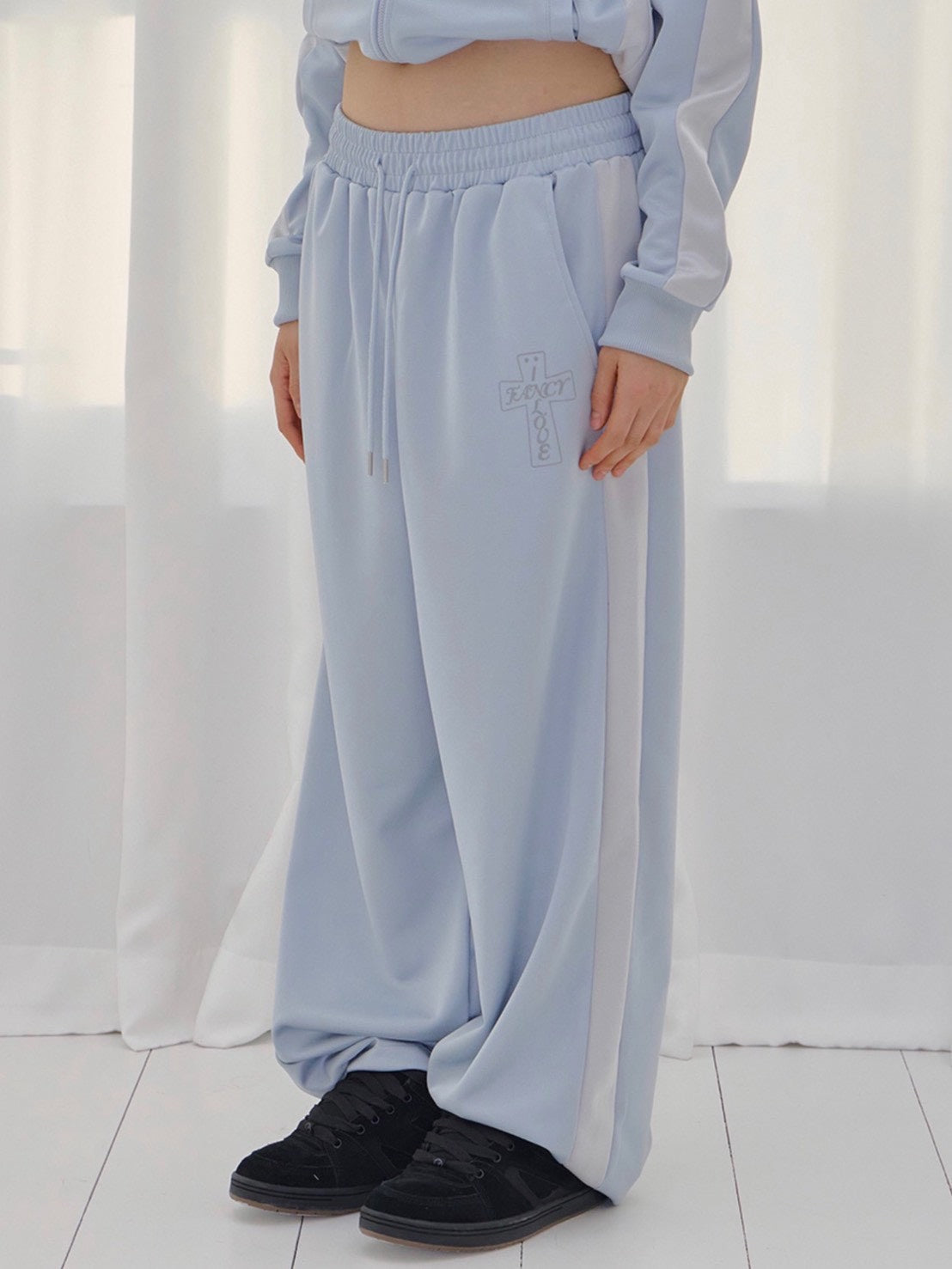 【FANCY CLUB】FROSS GLOSSY TRACK PANTS