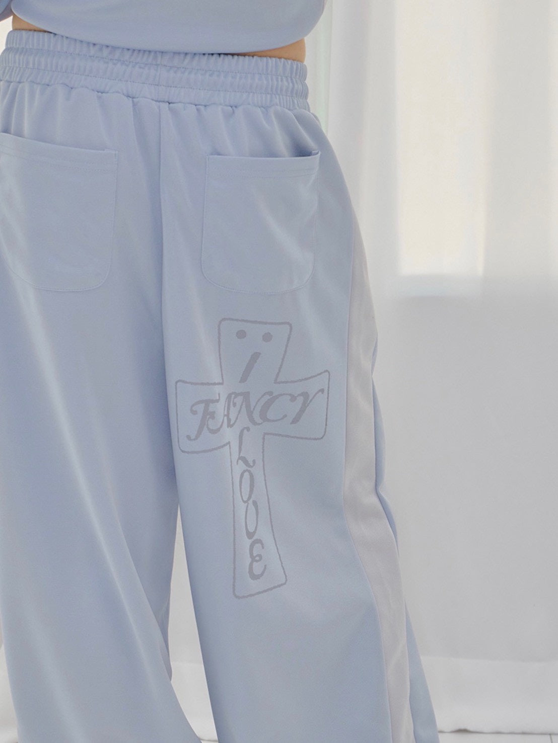【FANCY CLUB】FROSS GLOSSY TRACK PANTS