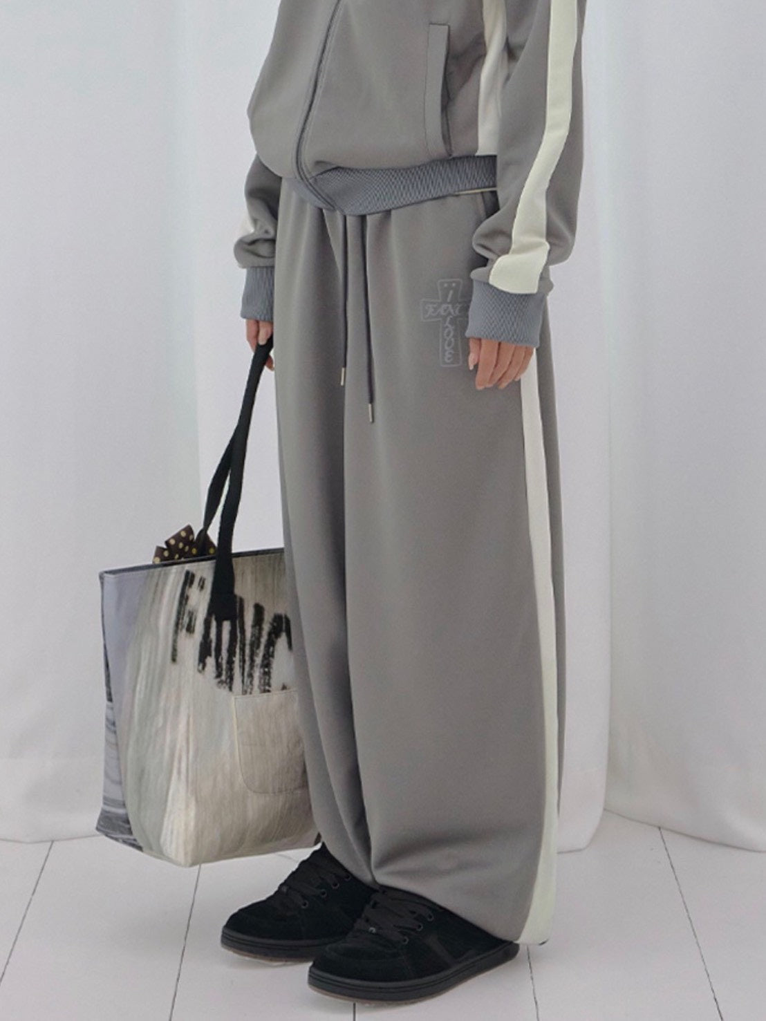 【FANCY CLUB】FROSS GLOSSY TRACK PANTS