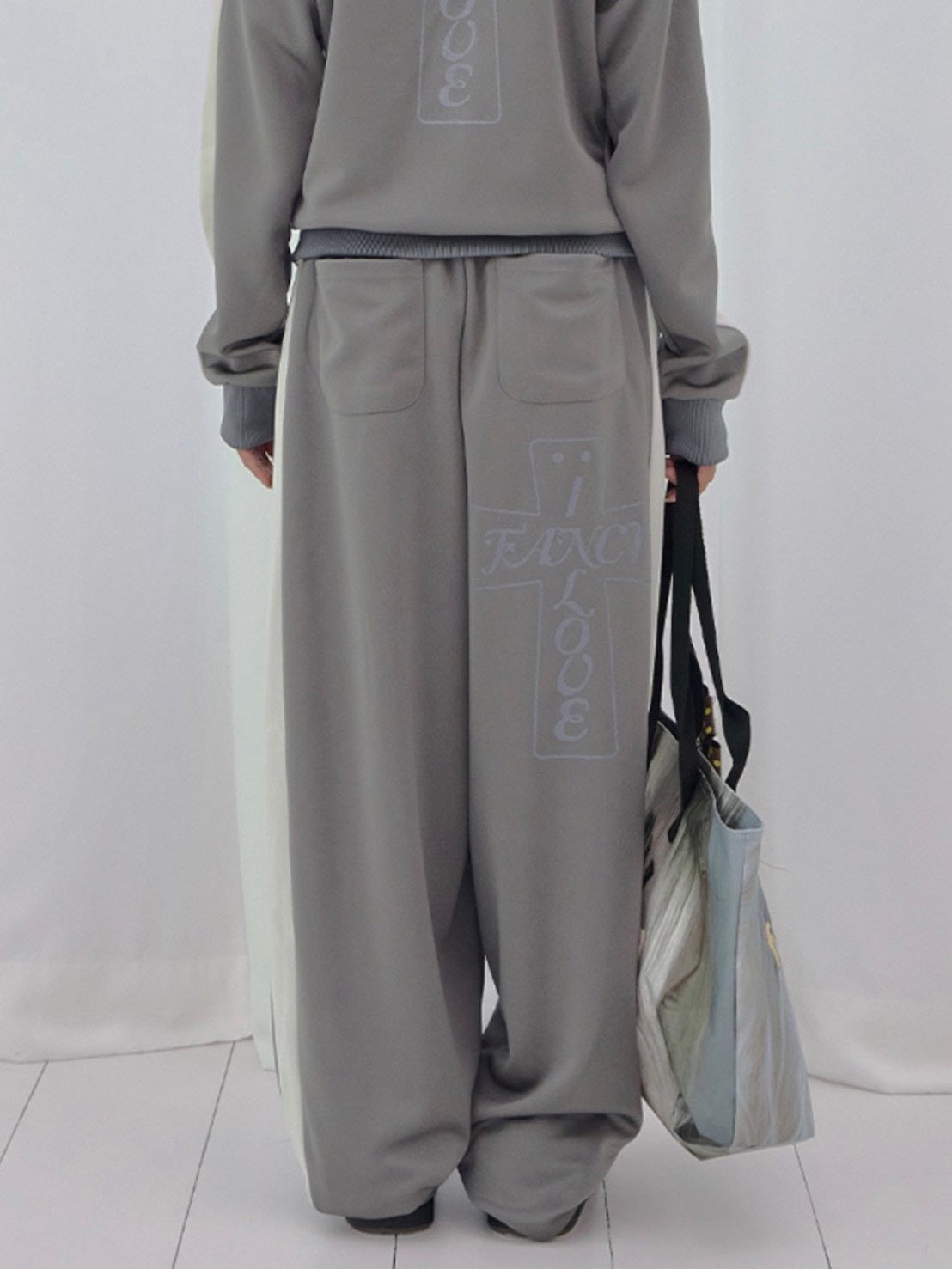 【FANCY CLUB】FROSS GLOSSY TRACK PANTS