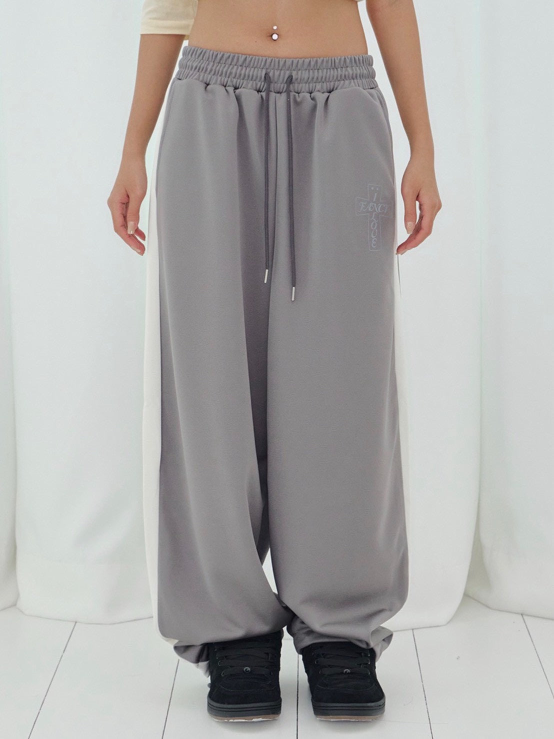 【FANCY CLUB】FROSS GLOSSY TRACK PANTS