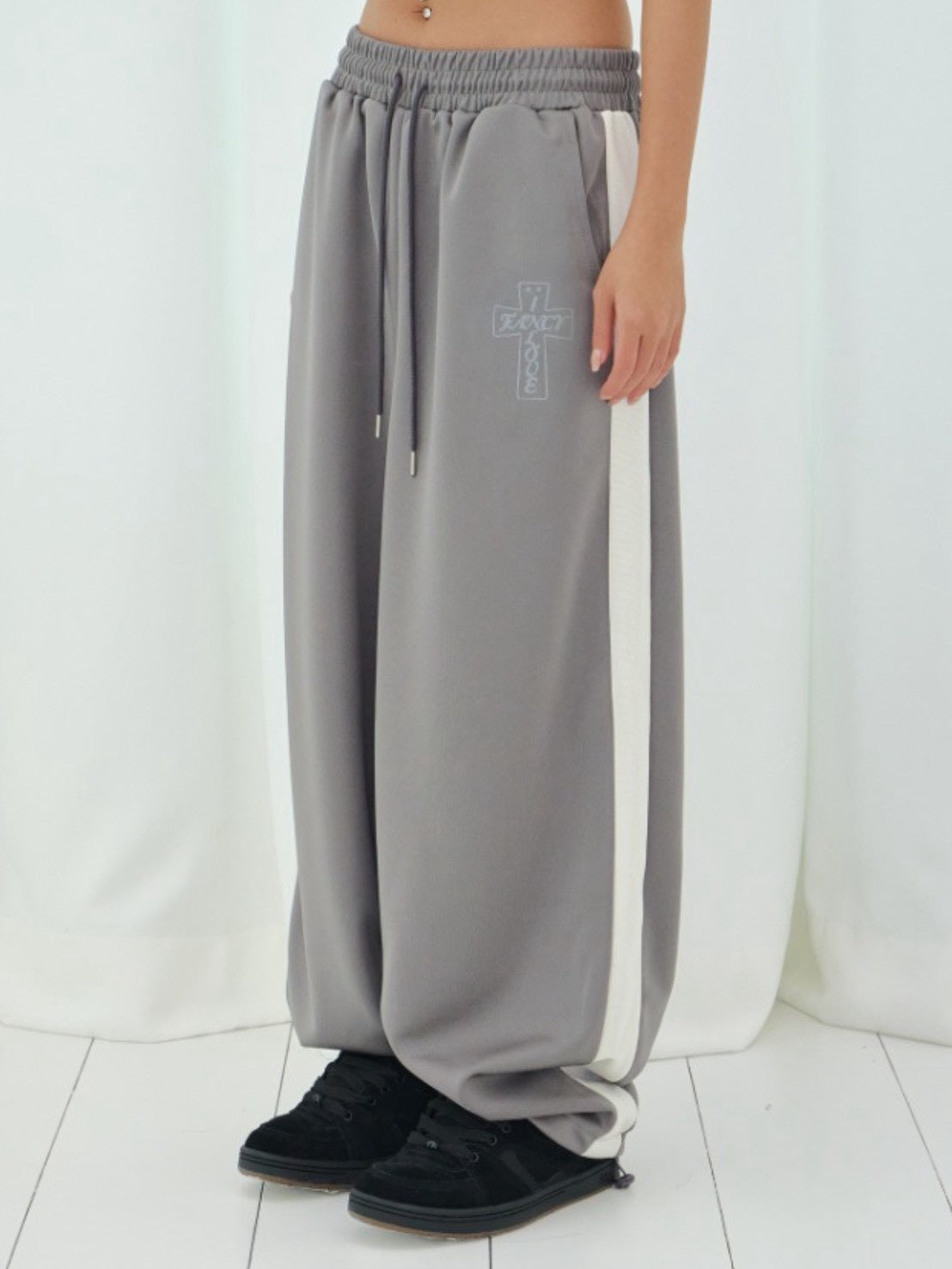 【FANCY CLUB】FROSS GLOSSY TRACK PANTS