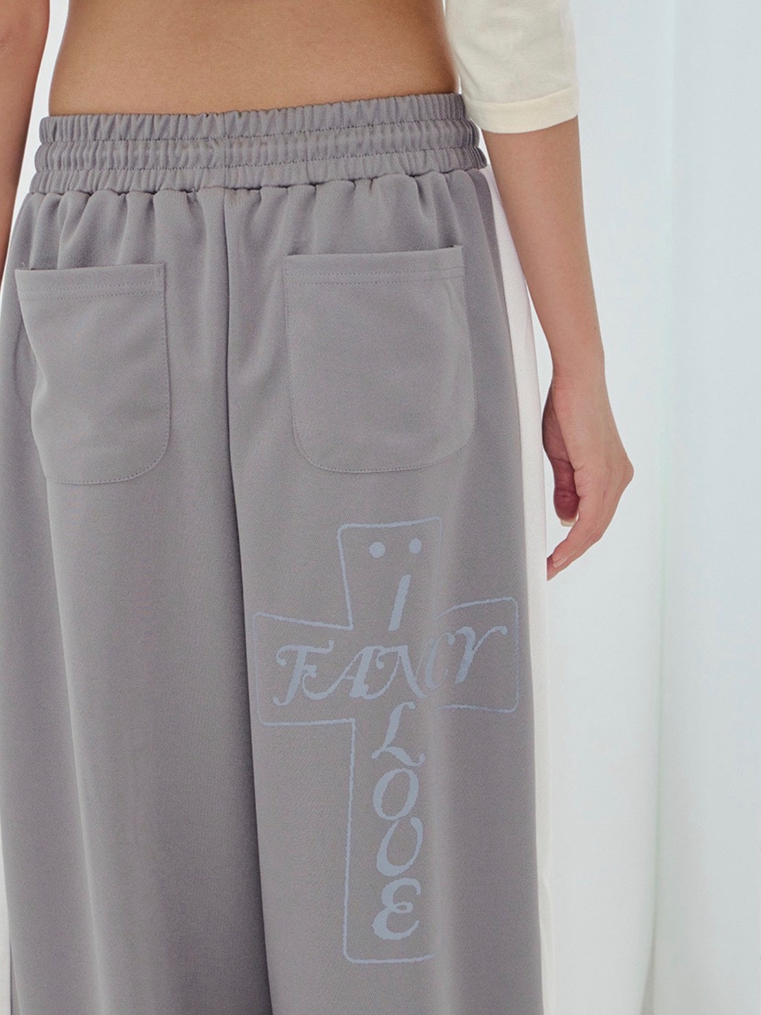 【FANCY CLUB】FROSS GLOSSY TRACK PANTS