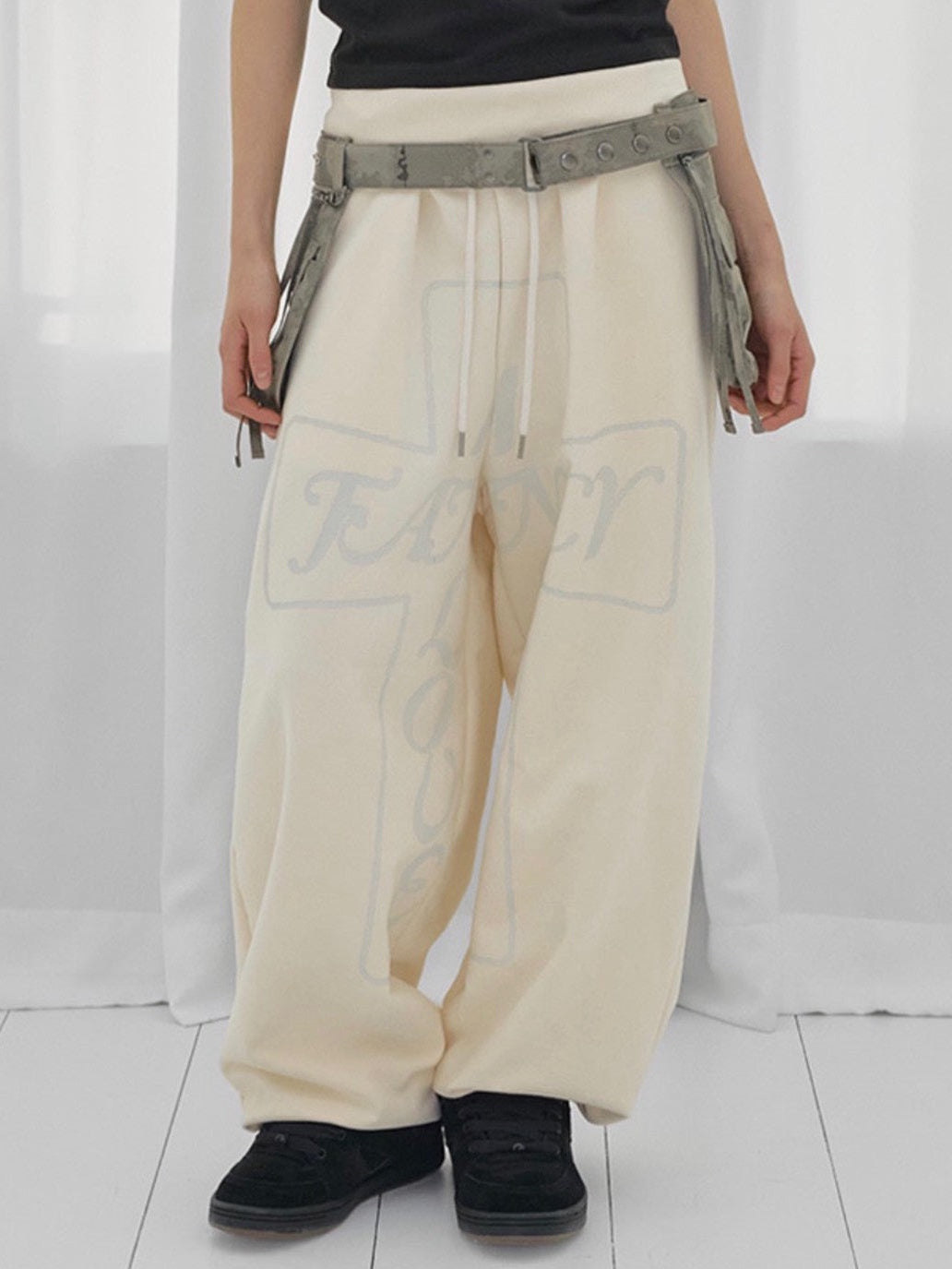 【FANCY CLUB】FROSS BANDING SWEATPANTS