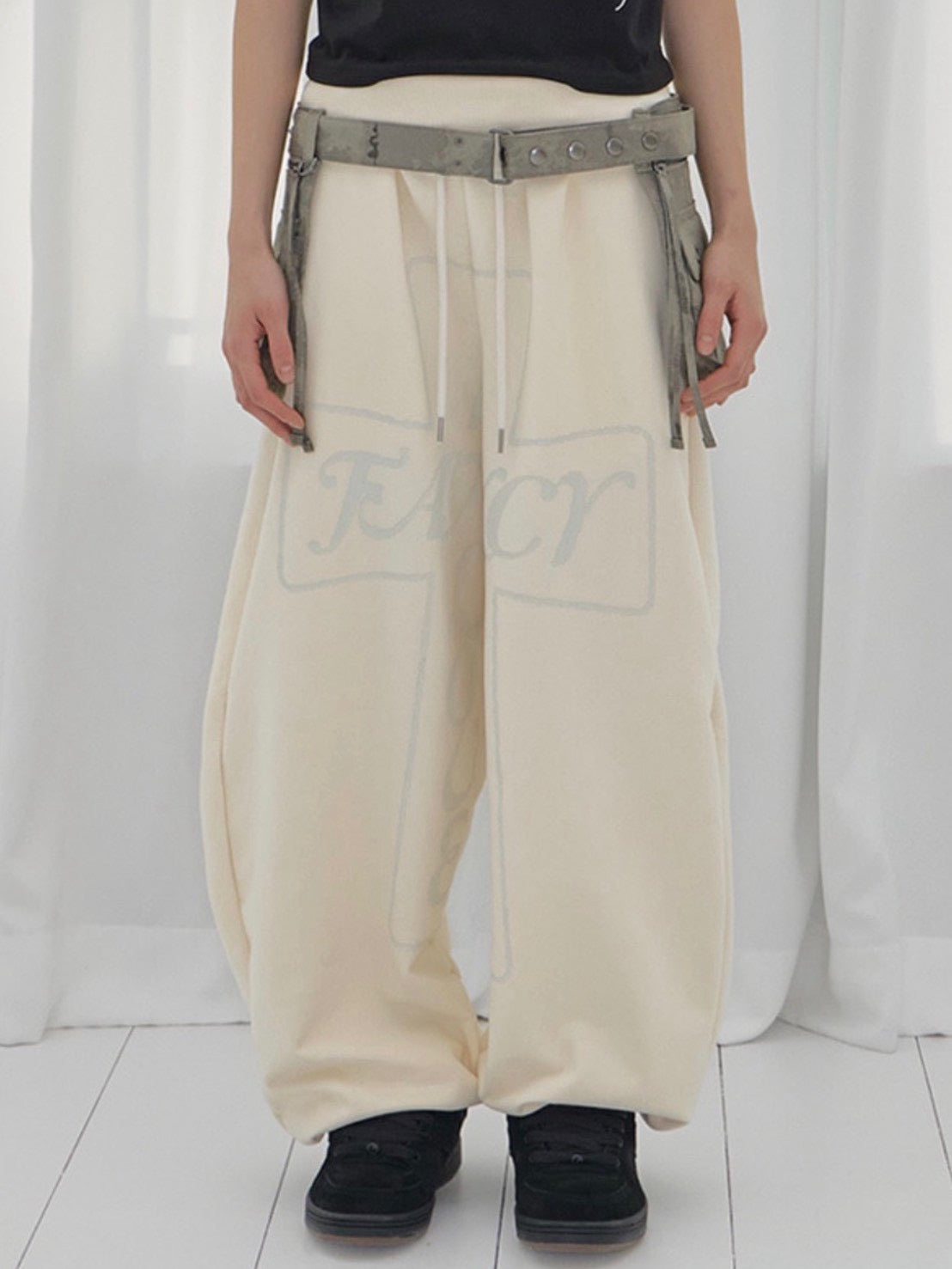 【FANCY CLUB】FROSS BANDING SWEATPANTS